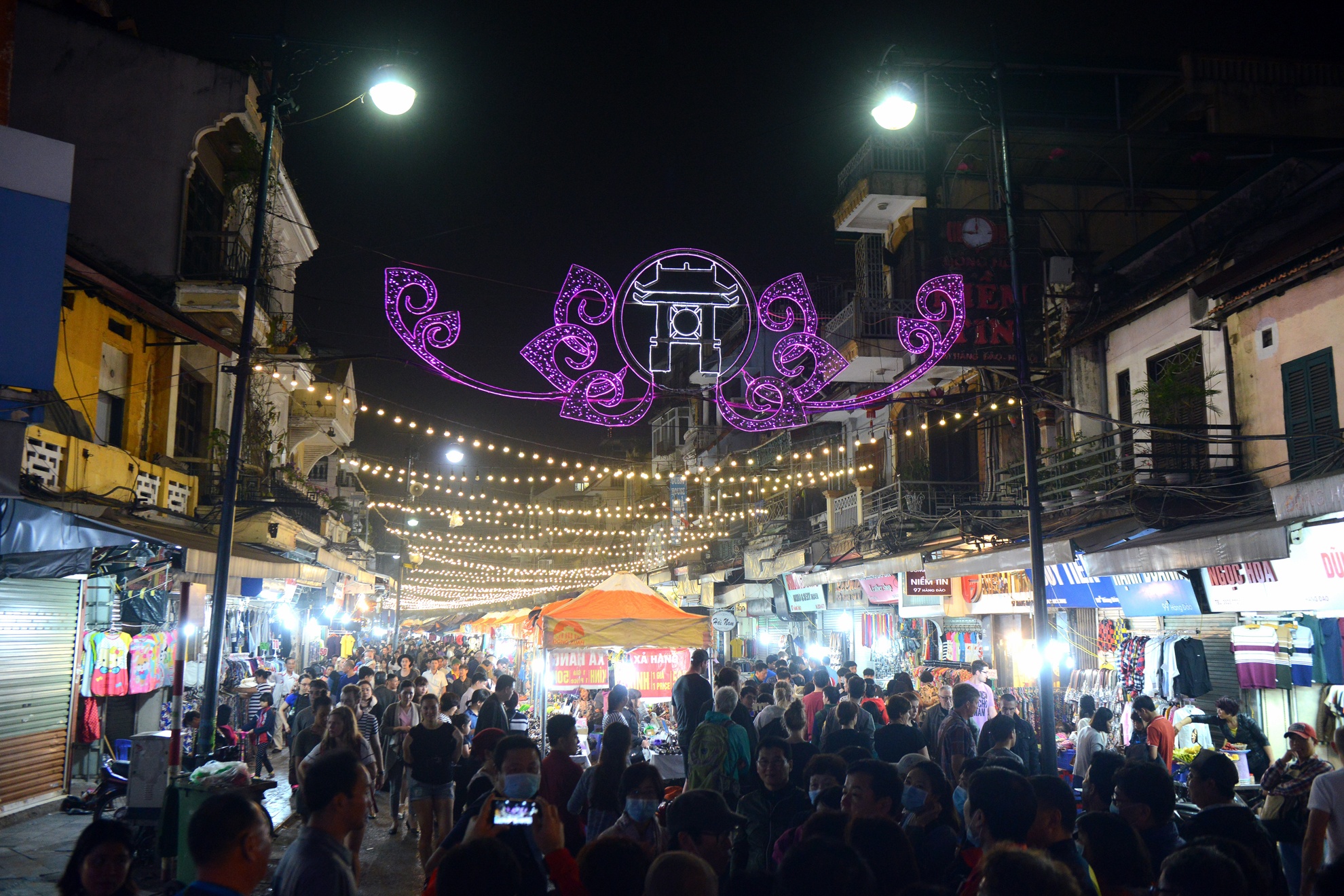 Ha Noi truoc va trong gio trai dat anh 18