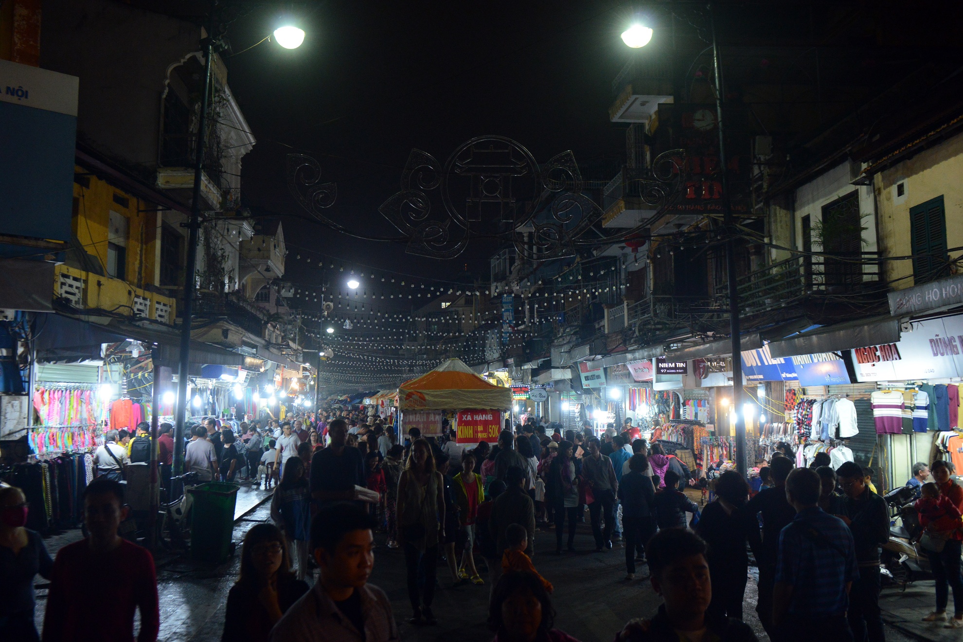 Ha Noi truoc va trong gio trai dat anh 19