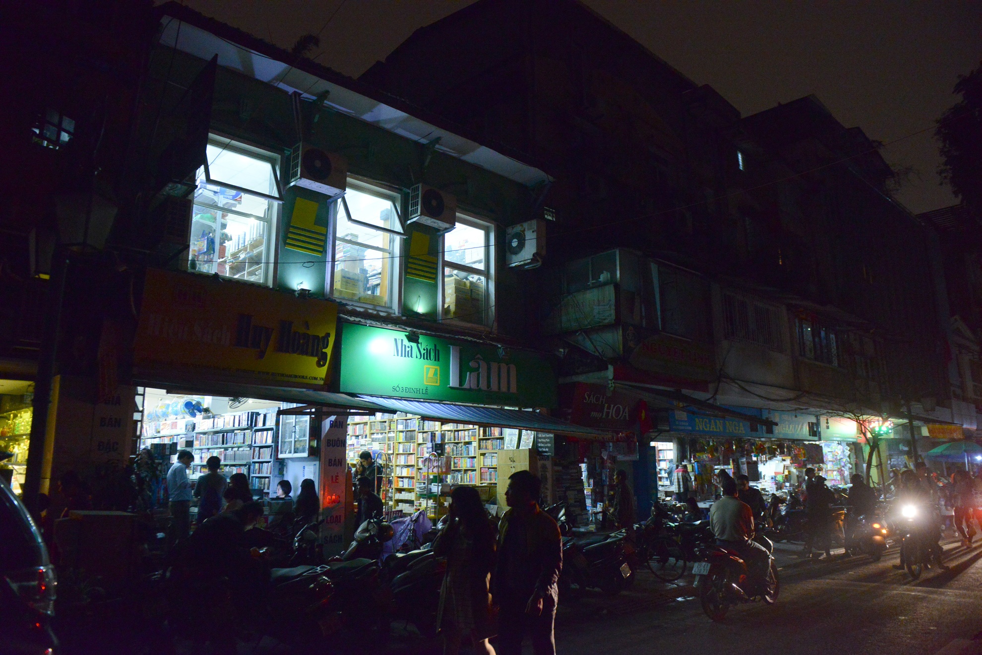 Ha Noi truoc va trong gio trai dat anh 25