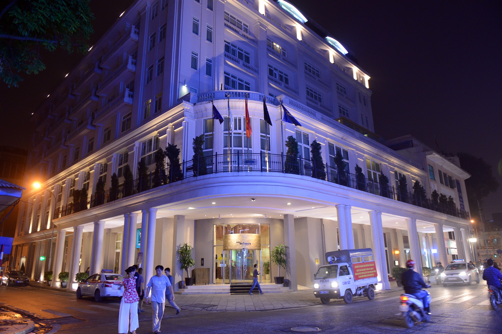 Ha Noi truoc va trong gio trai dat anh 10