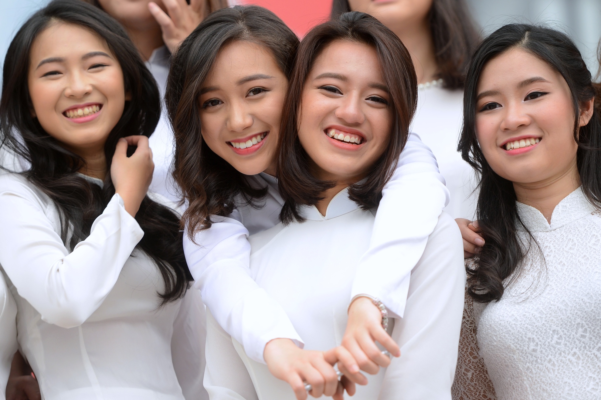 Nu sinh Ams mac ao dai anh 8