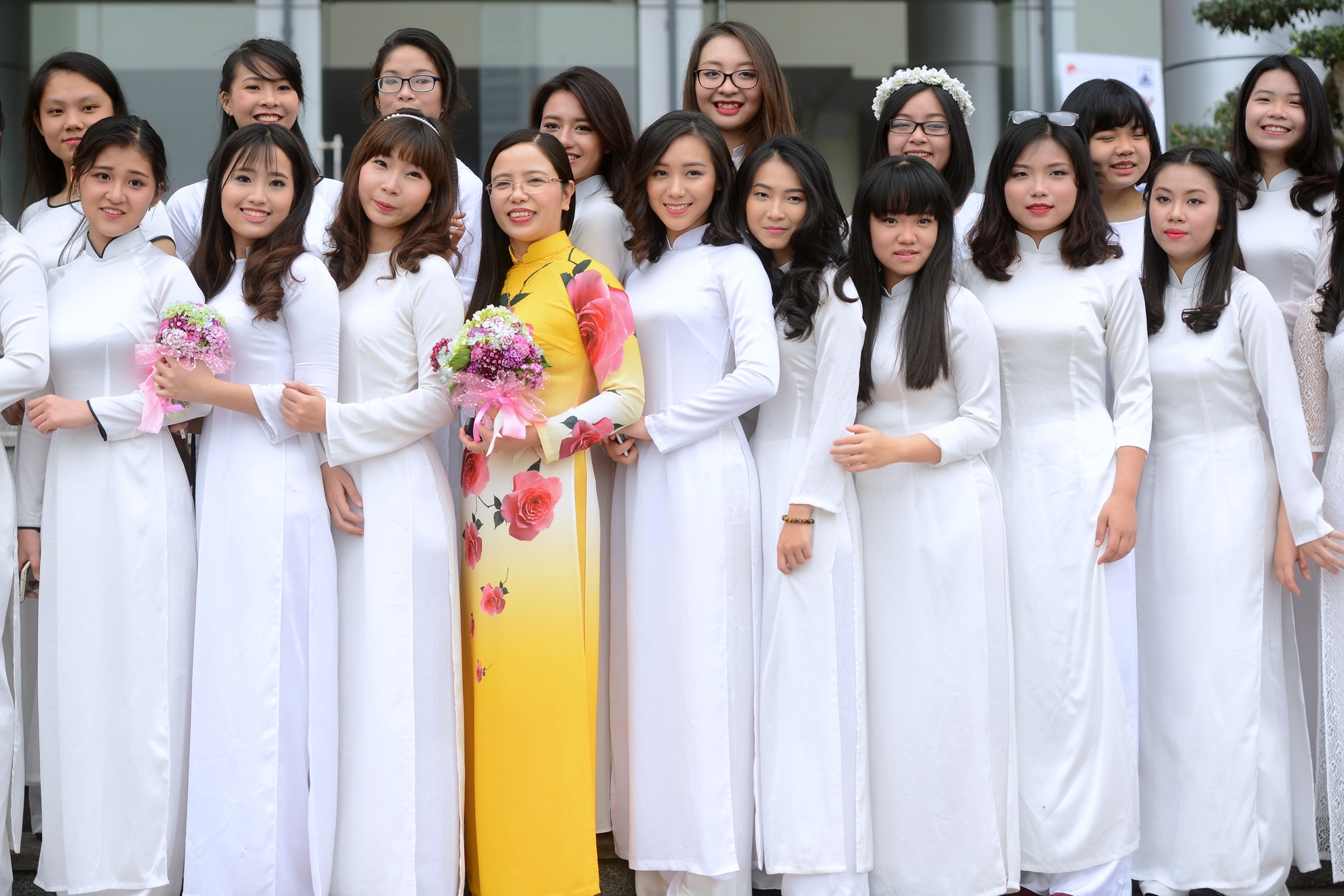 Nu sinh Ams mac ao dai anh 9