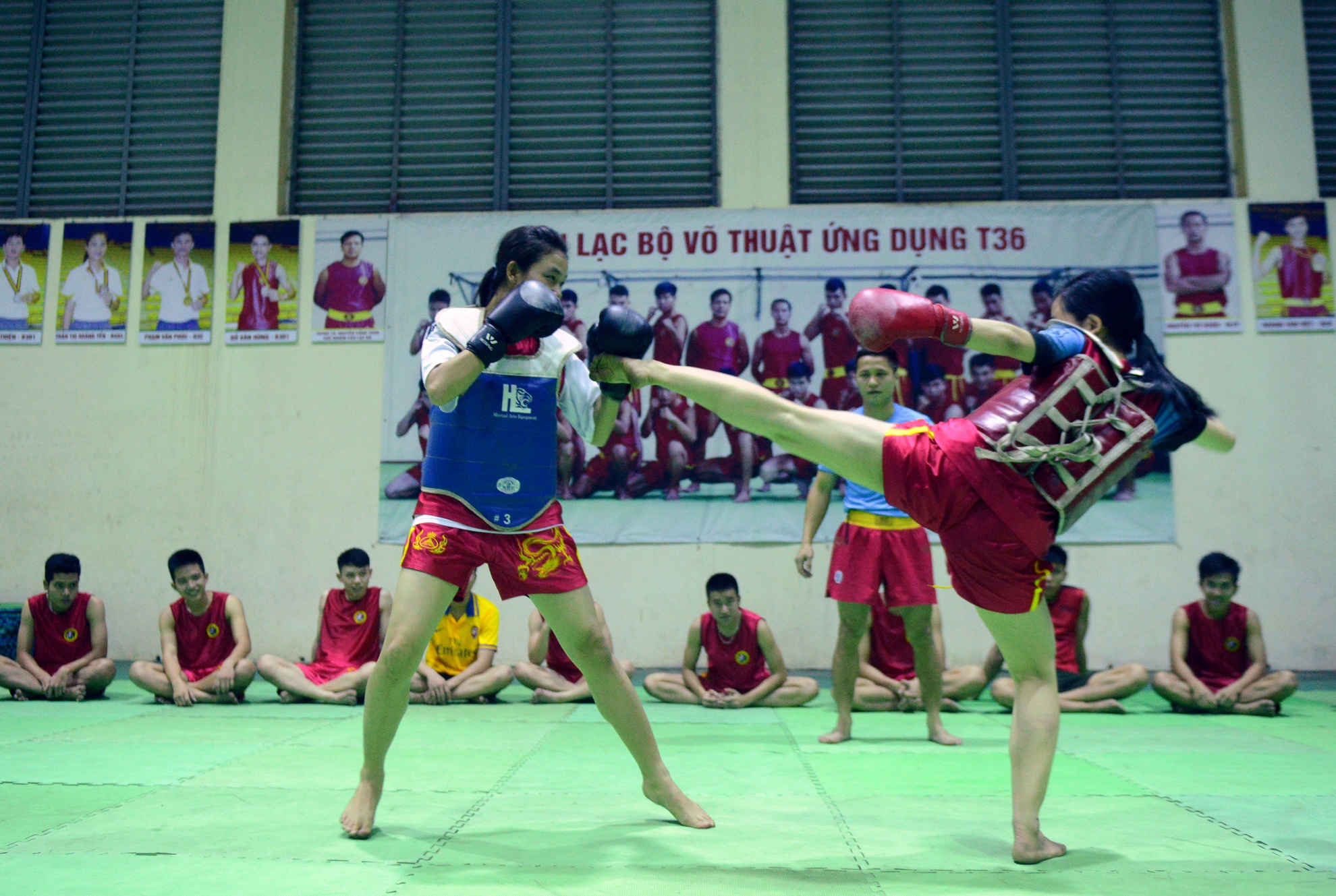 Nu sinh cong an nhan dan danh vo anh 13