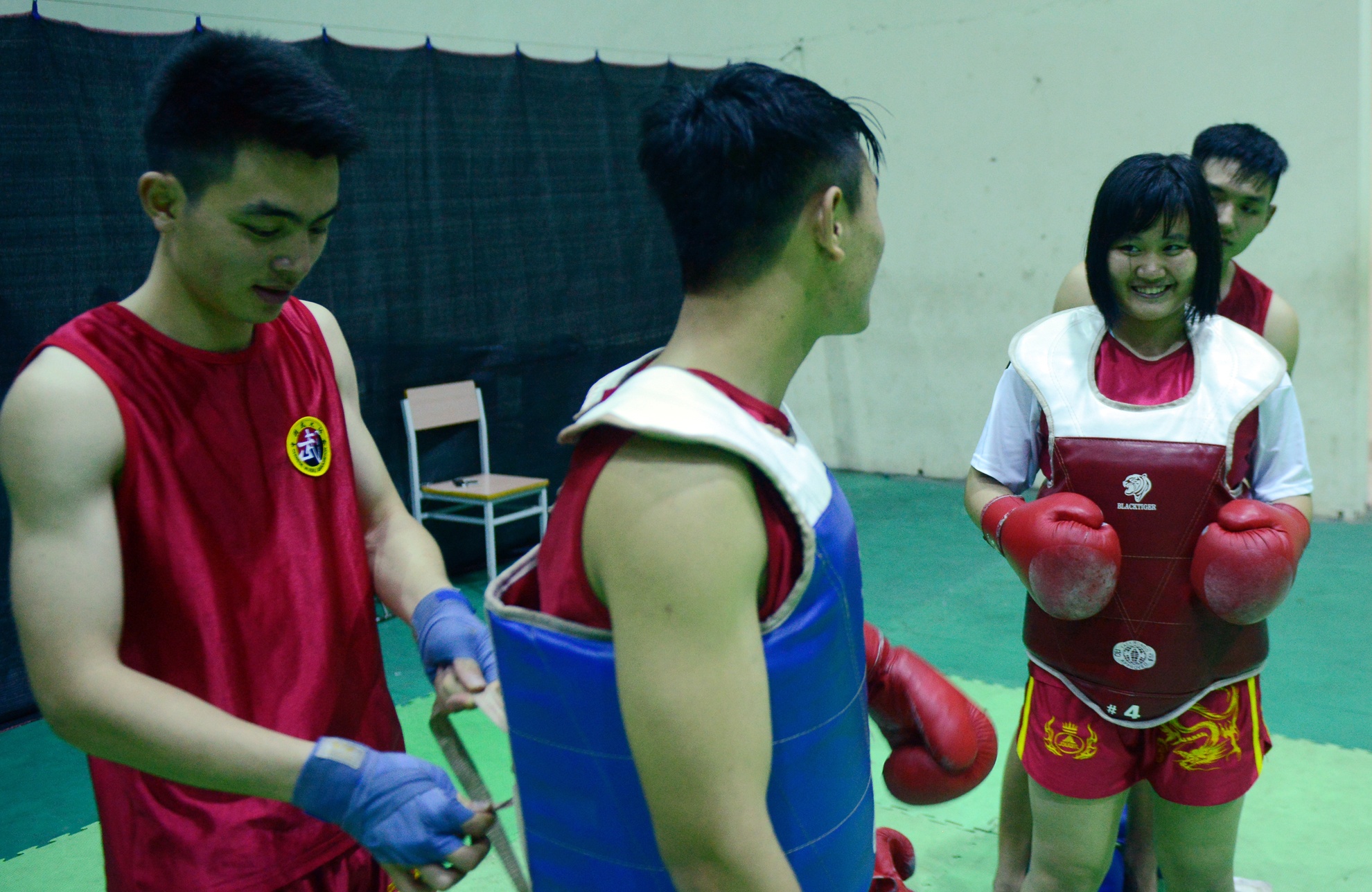 Nu sinh cong an nhan dan danh vo anh 15