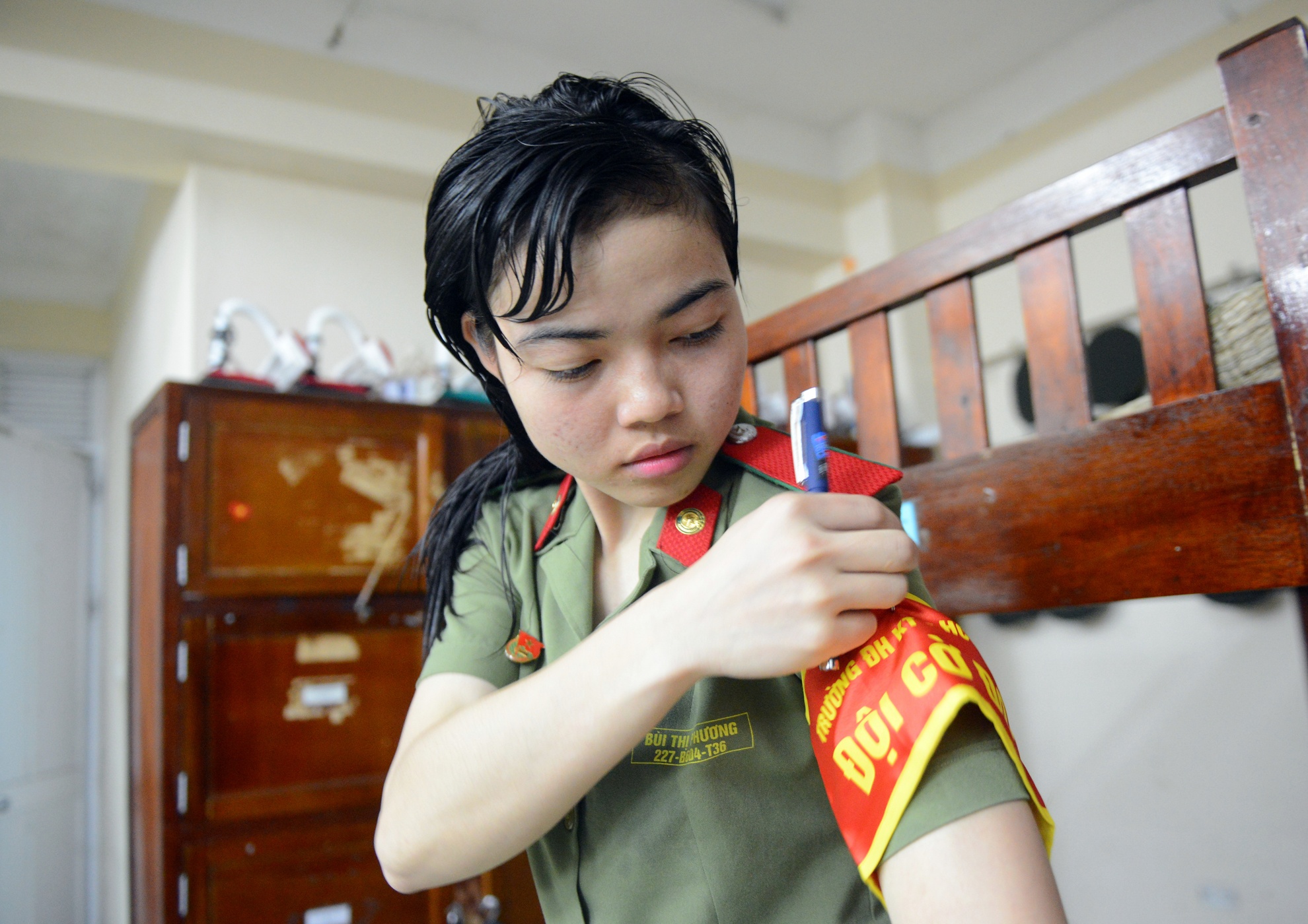 Nu sinh cong an nhan dan danh vo anh 18