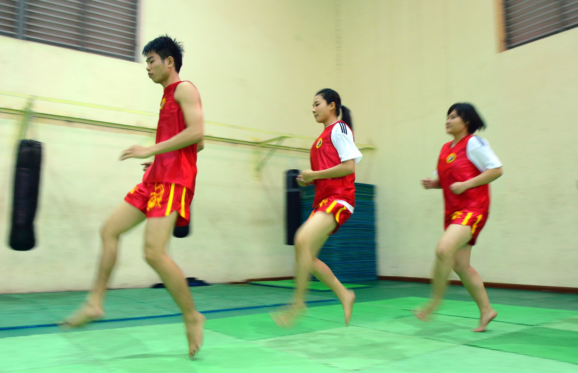 Nu sinh cong an nhan dan danh vo anh 4