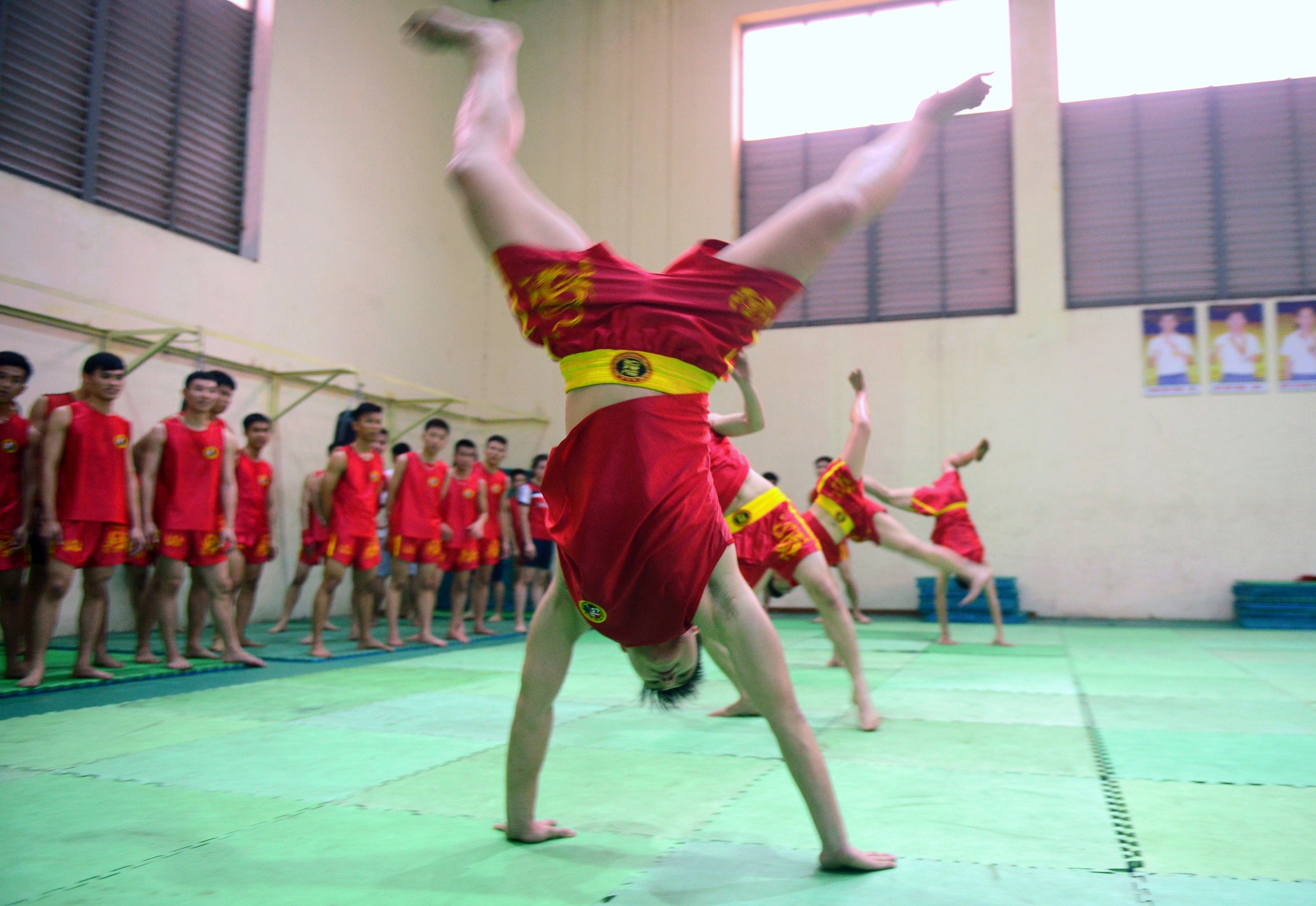 Nu sinh cong an nhan dan danh vo anh 3