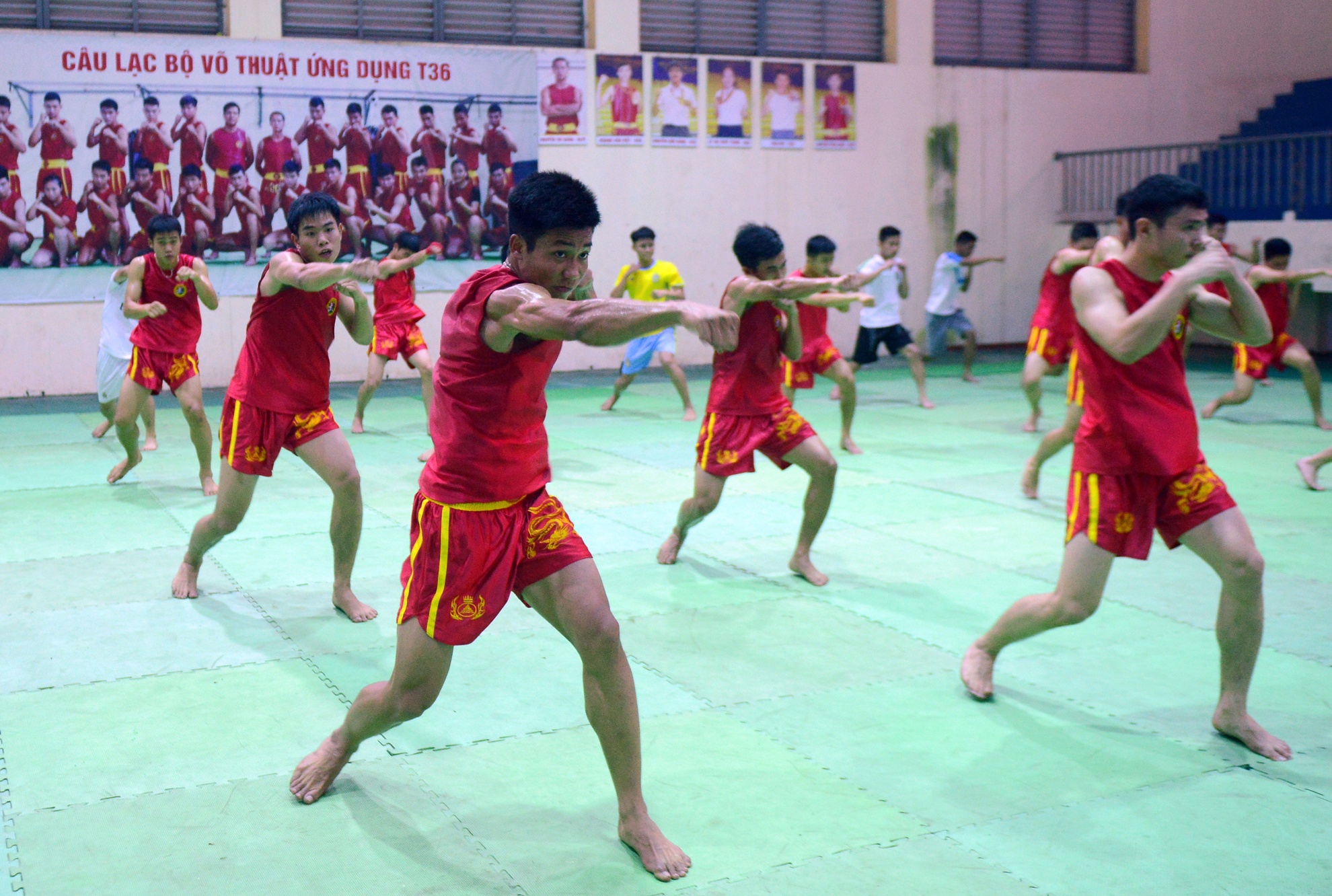 Nu sinh cong an nhan dan danh vo anh 7