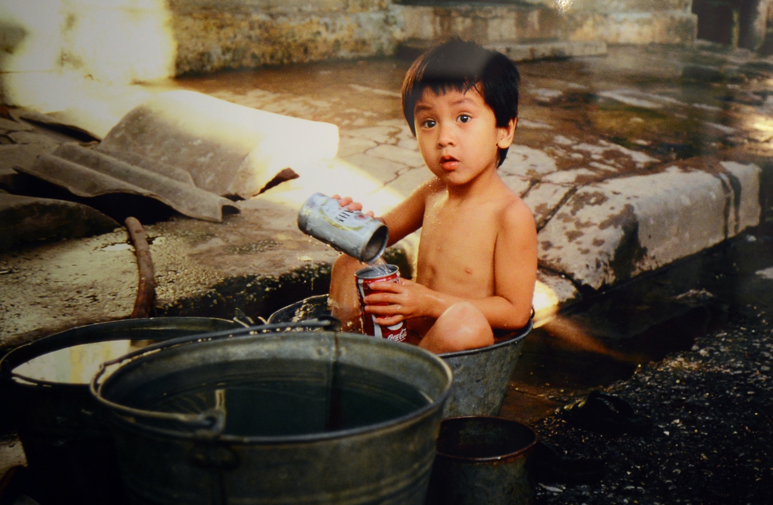 Khoanh khac doc dao ve Viet Nam nhung nam 80 hinh anh