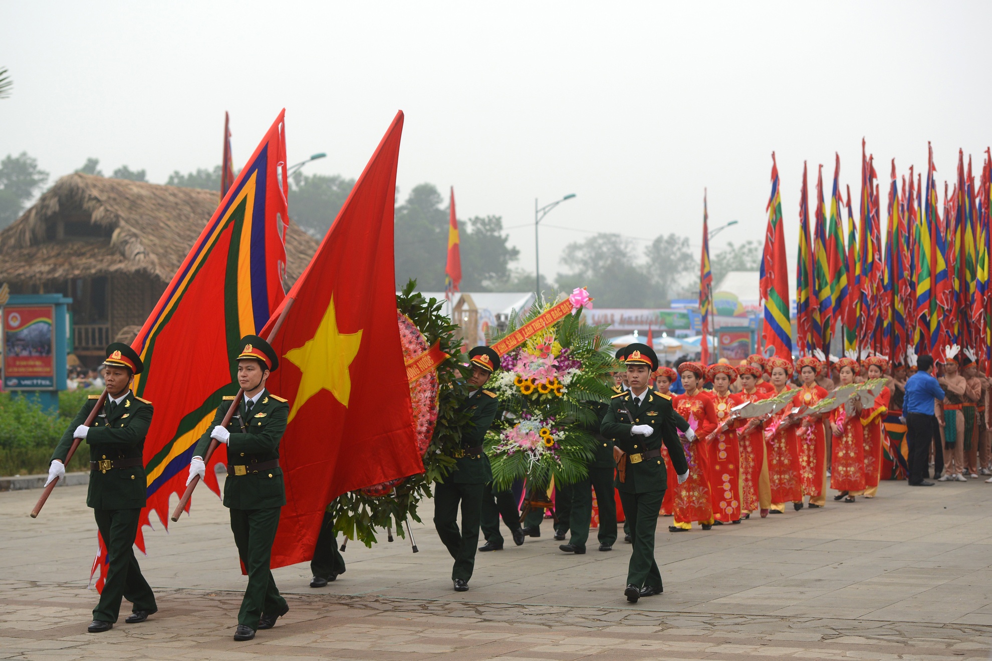 Le hoi Den Hung anh 2