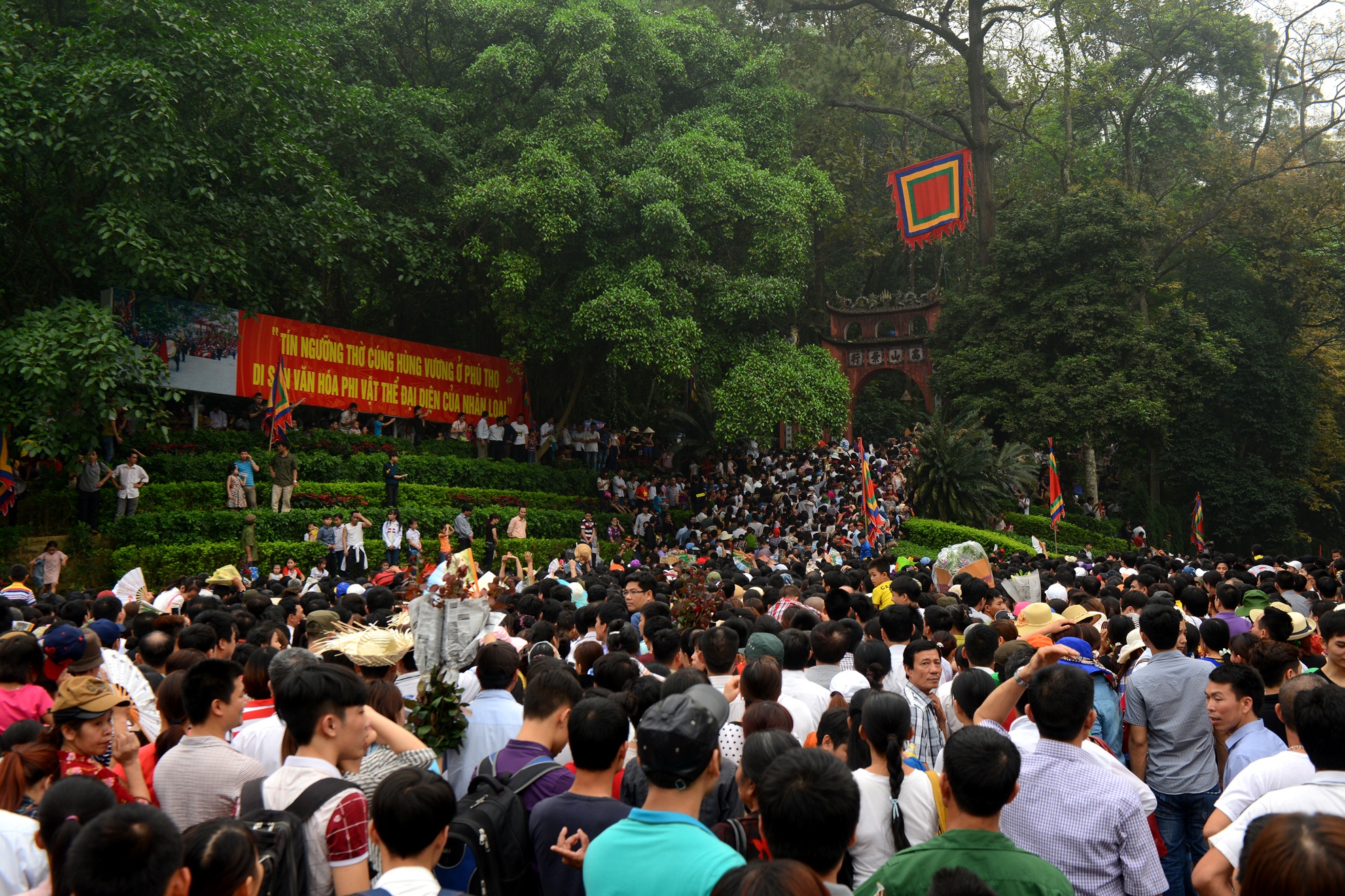 Le hoi Den Hung anh 13