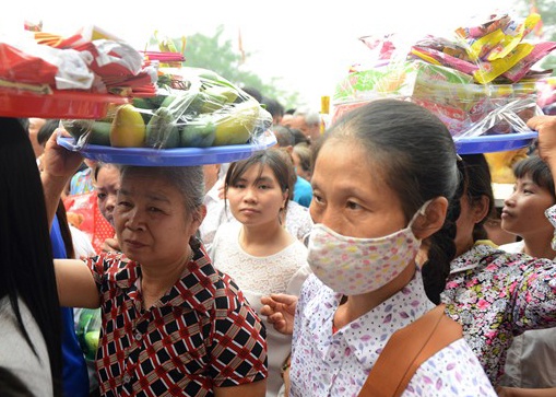 Hang trieu nguoi du le hoi Den Hung hinh anh