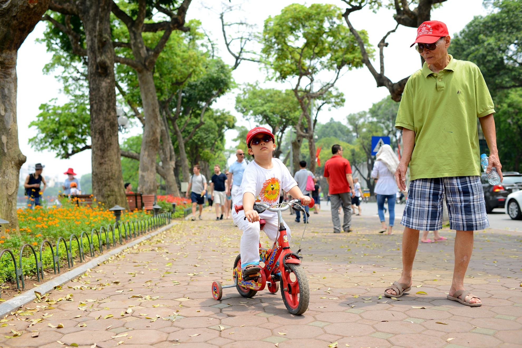 nguoi dan thanh thoi dao pho Ha Noi anh 9