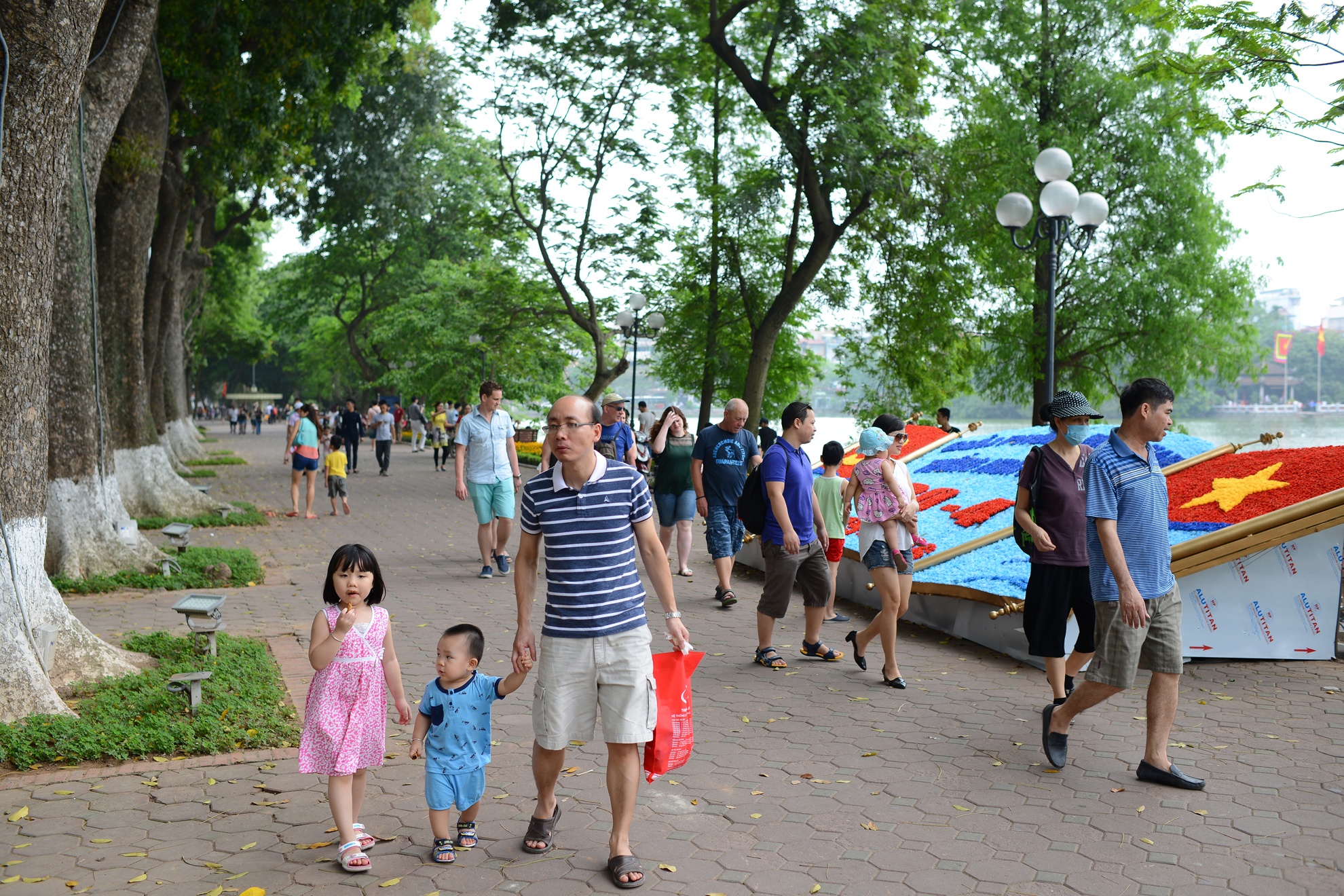 nguoi dan thanh thoi dao pho Ha Noi anh 4