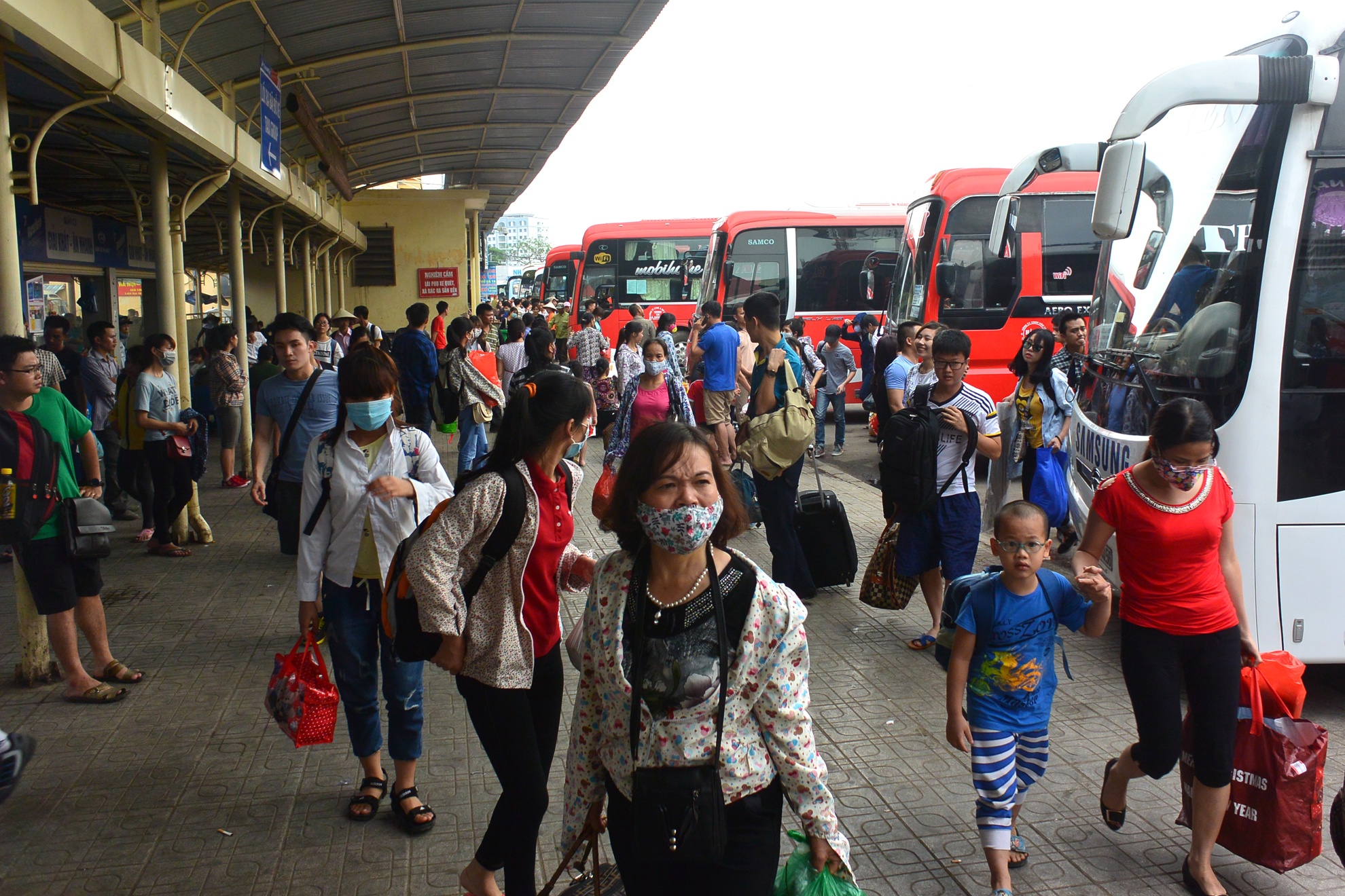 Nguoi dan un un do ve Ha Noi anh 2