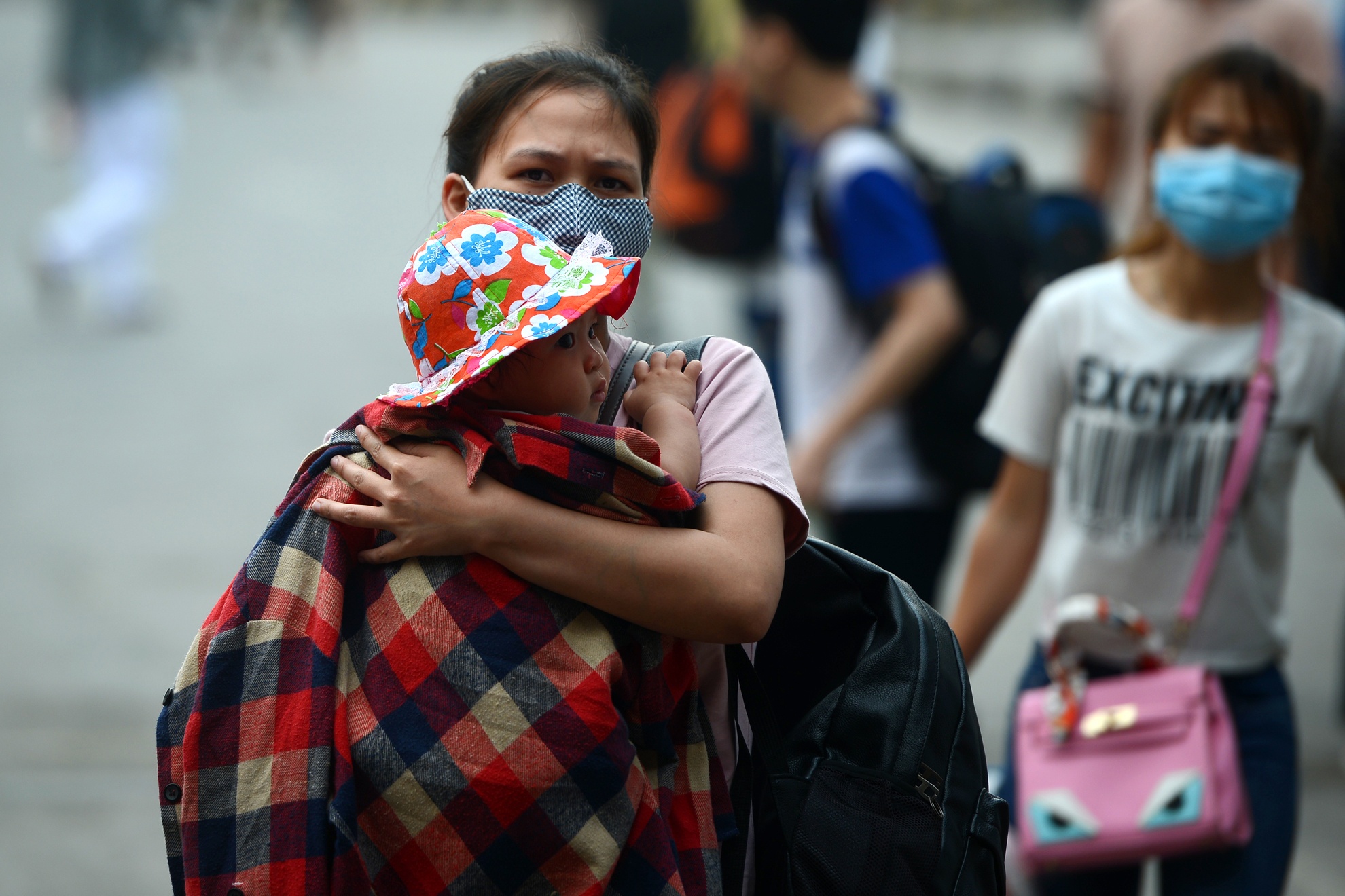 Nguoi dan un un do ve Ha Noi anh 8