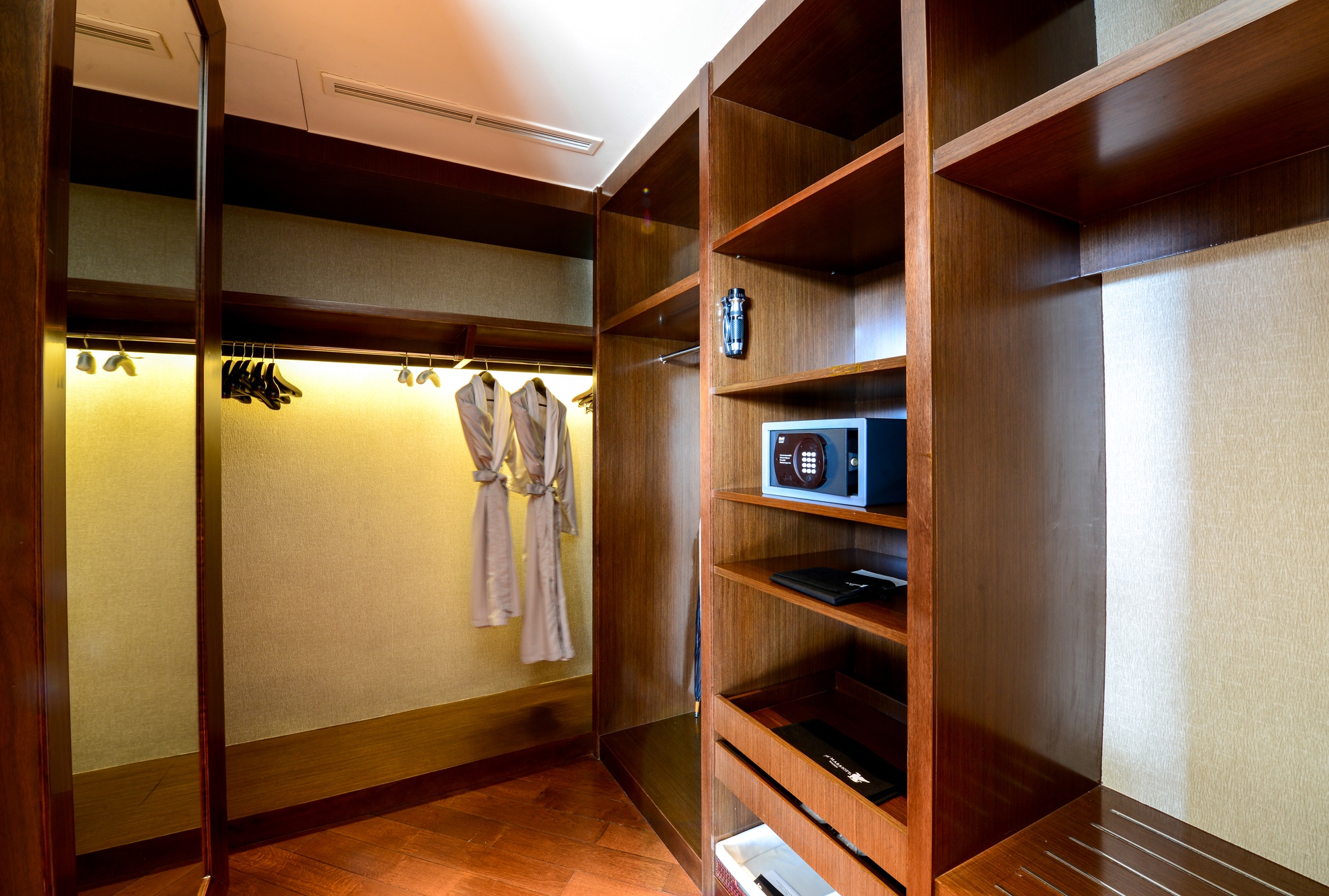 Obama o khach san nao tai Ha Noi anh 8