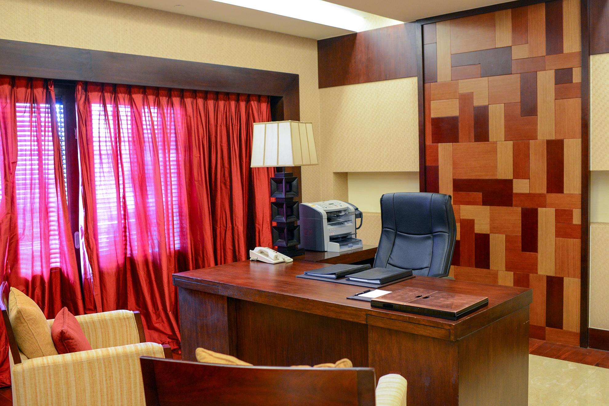 Phong tong thong co 7 ban cong anh 5