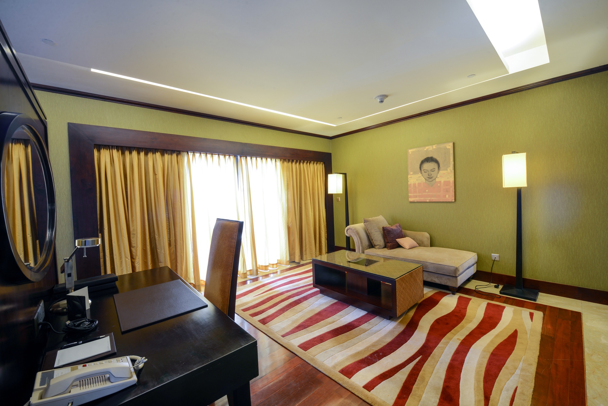 Phong tong thong co 7 ban cong anh 10