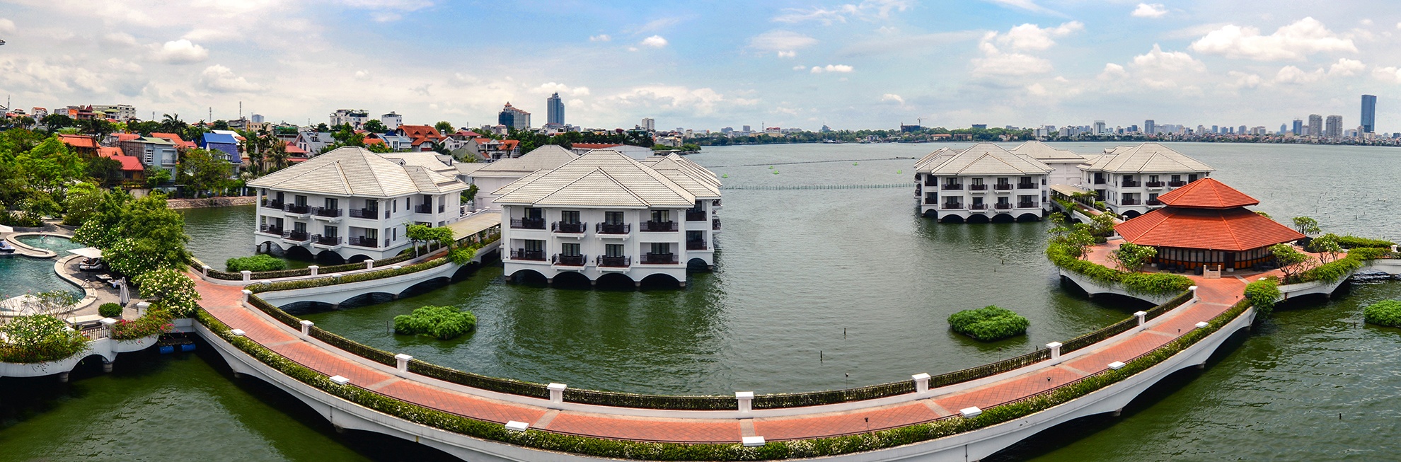 Phong tong thong co 7 ban cong anh 3