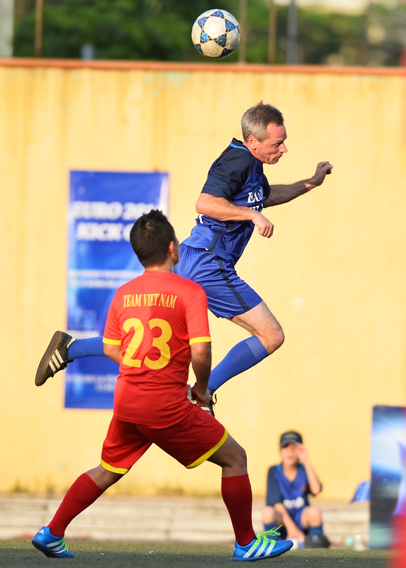 giao huu bong da khoi dong Euro 2016 anh 5