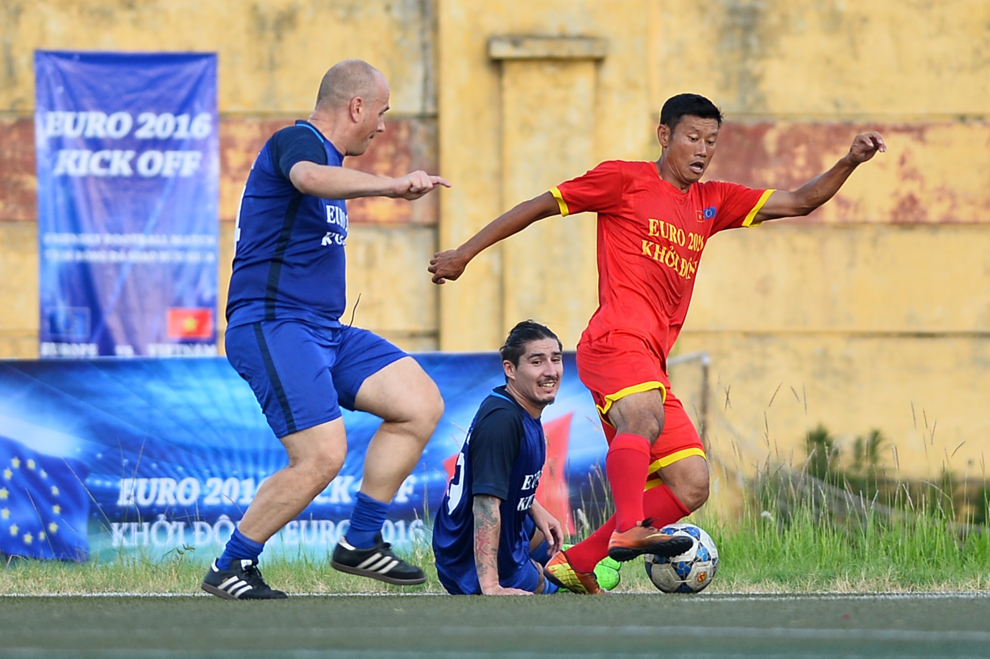 giao huu bong da khoi dong Euro 2016 anh 11