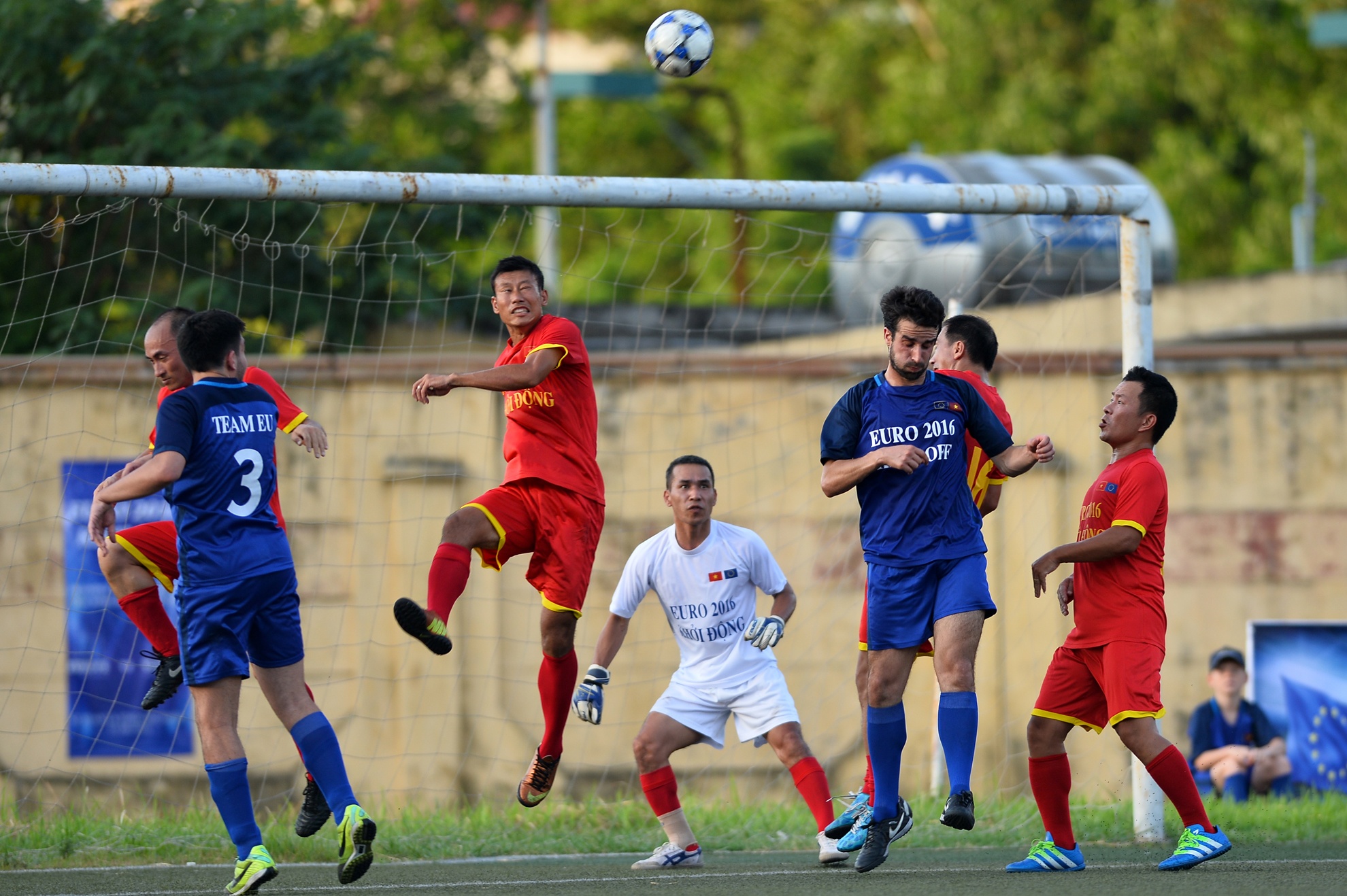 giao huu bong da khoi dong Euro 2016 anh 8