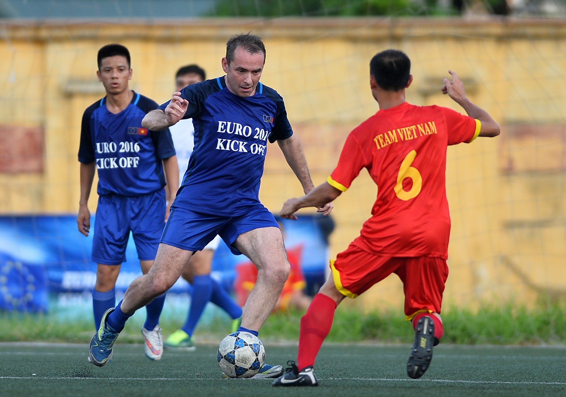 giao huu bong da khoi dong Euro 2016 anh 10