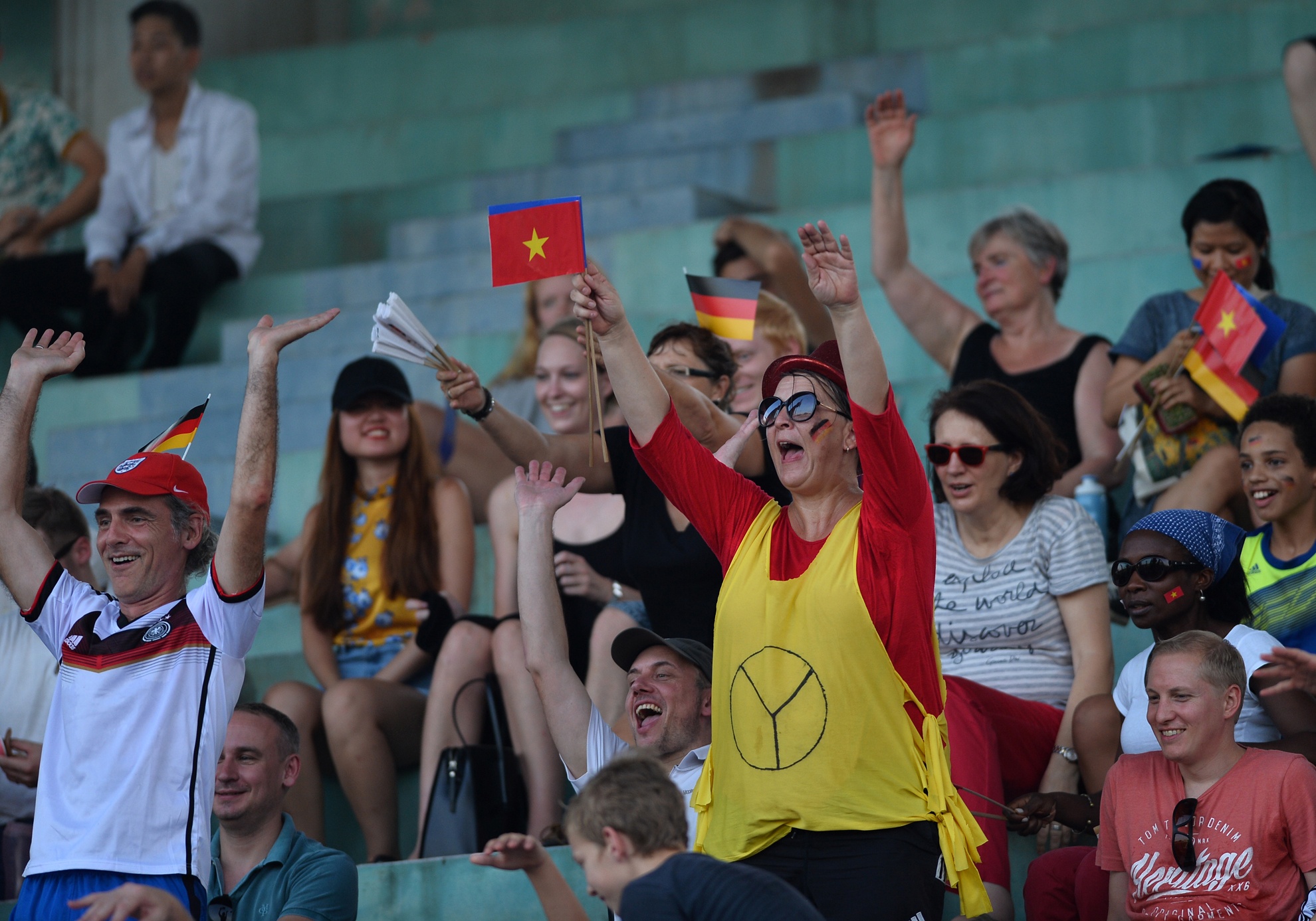 giao huu bong da khoi dong Euro 2016 anh 18