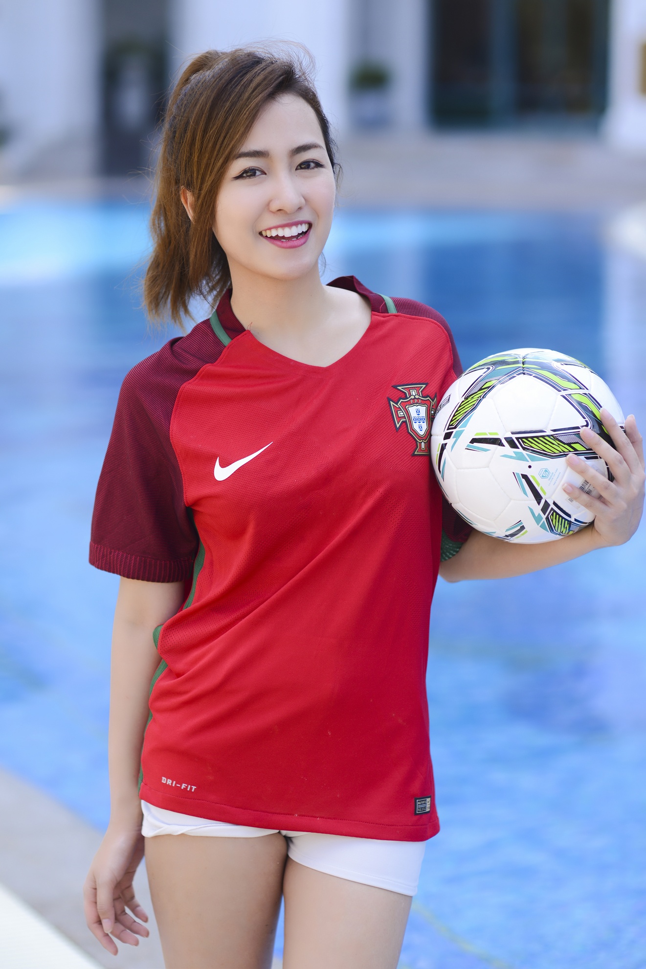 DJ Trang Moon cổ vũ Ronaldo ảnh 2 DJ Trang Moon co vu Ronaldo anh 2