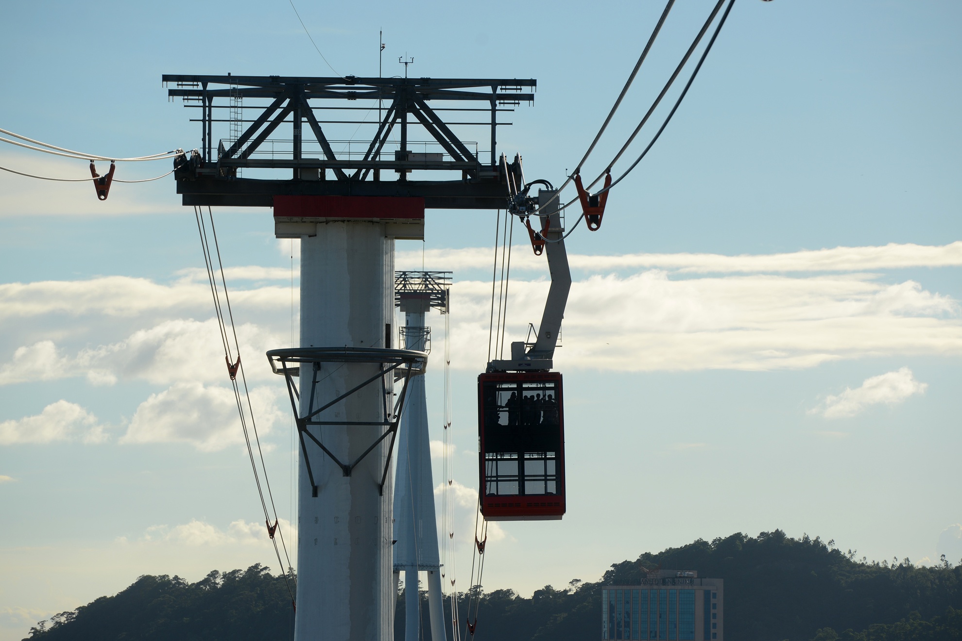 Cap treo Ha Long khanh thanh anh 3