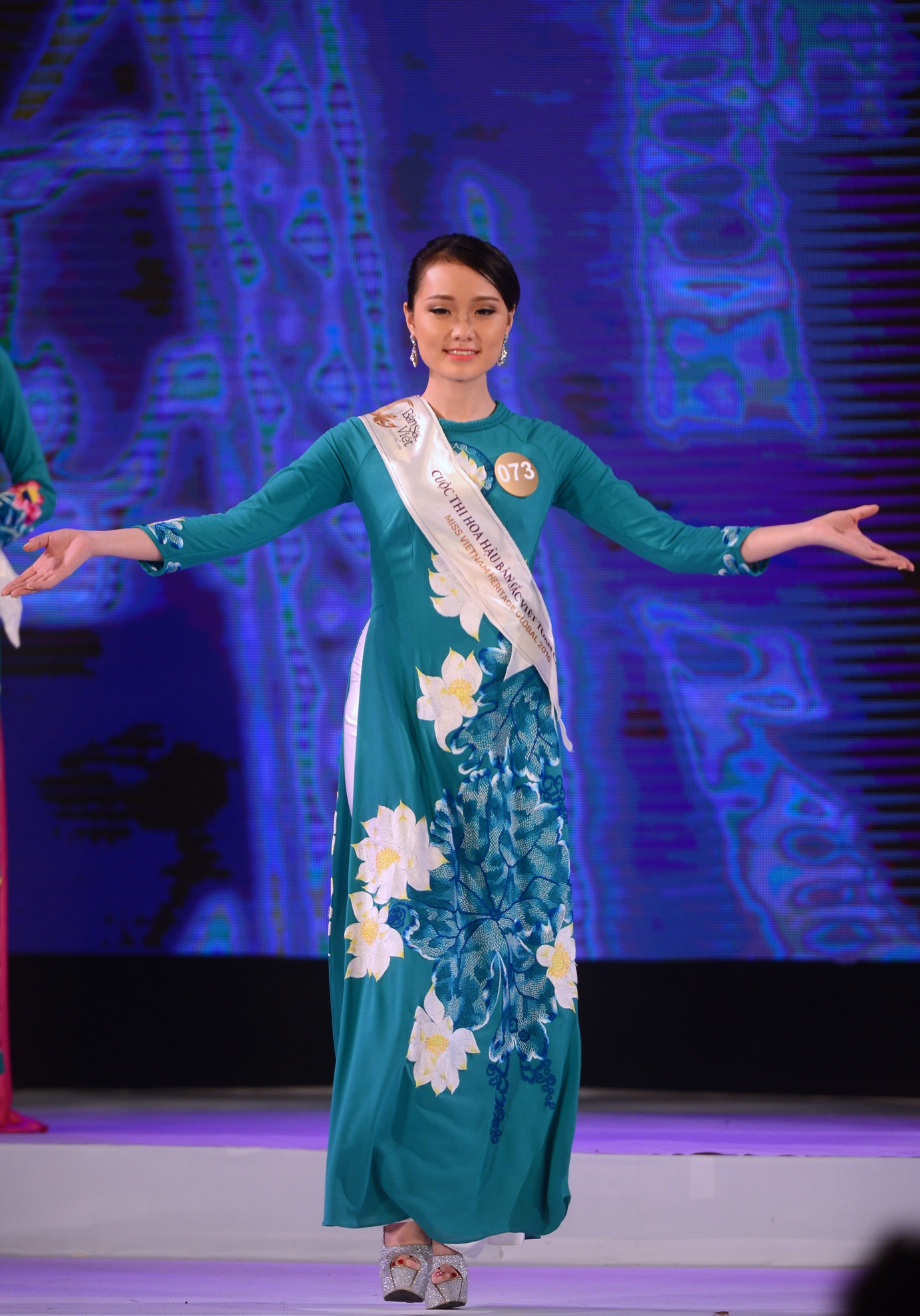 Hoa hau Ban sac Viet nong bong bikini anh 14