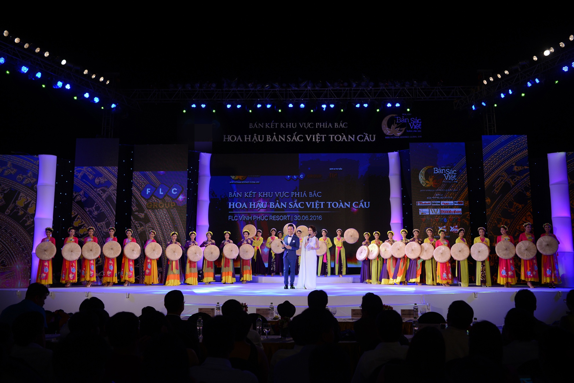 Hoa hau Ban sac Viet nong bong bikini anh 1