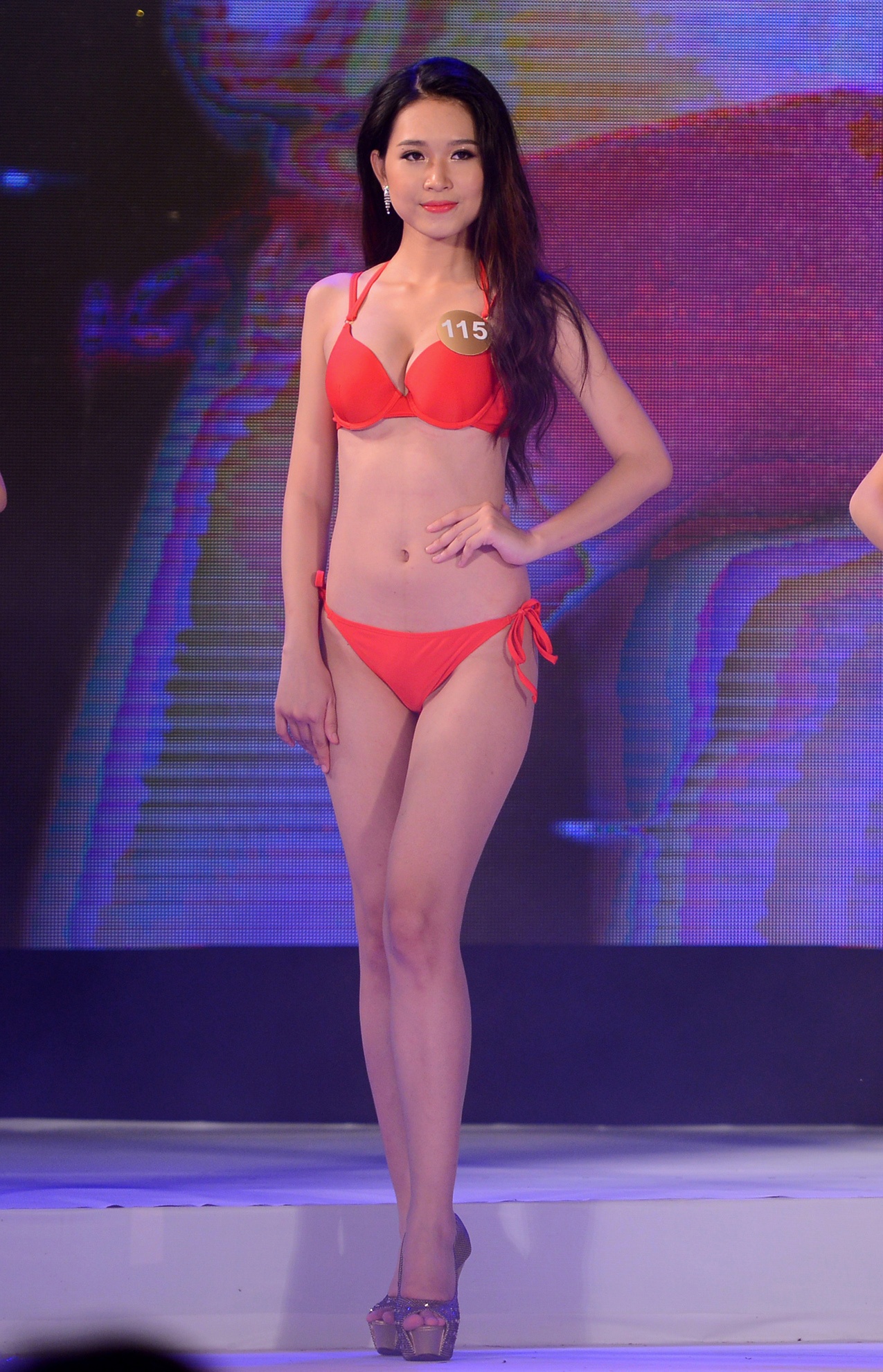 Hoa hau Ban sac Viet nong bong bikini anh 8