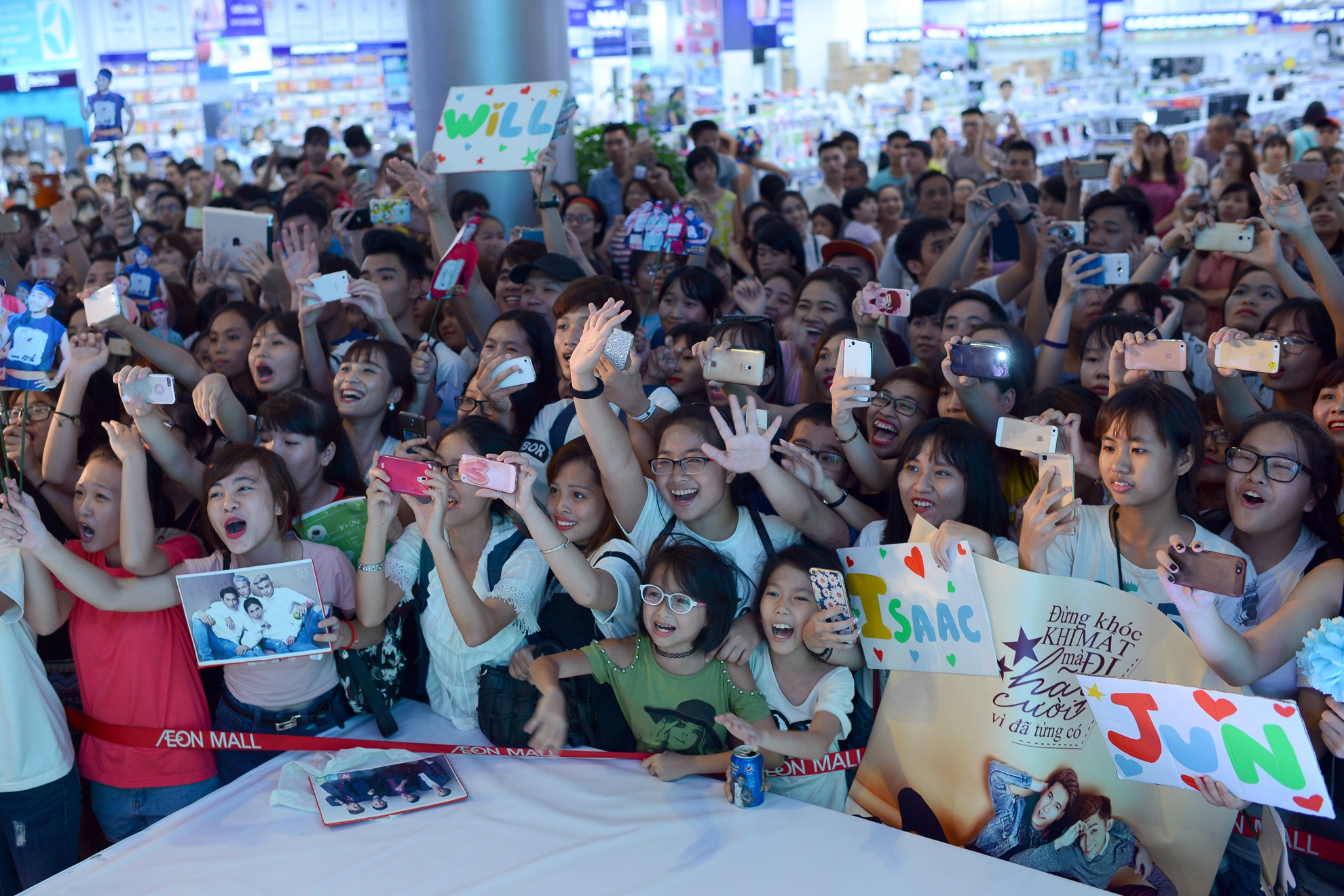 nhom 365 dien lan cuoi tai Ha Noi anh 11