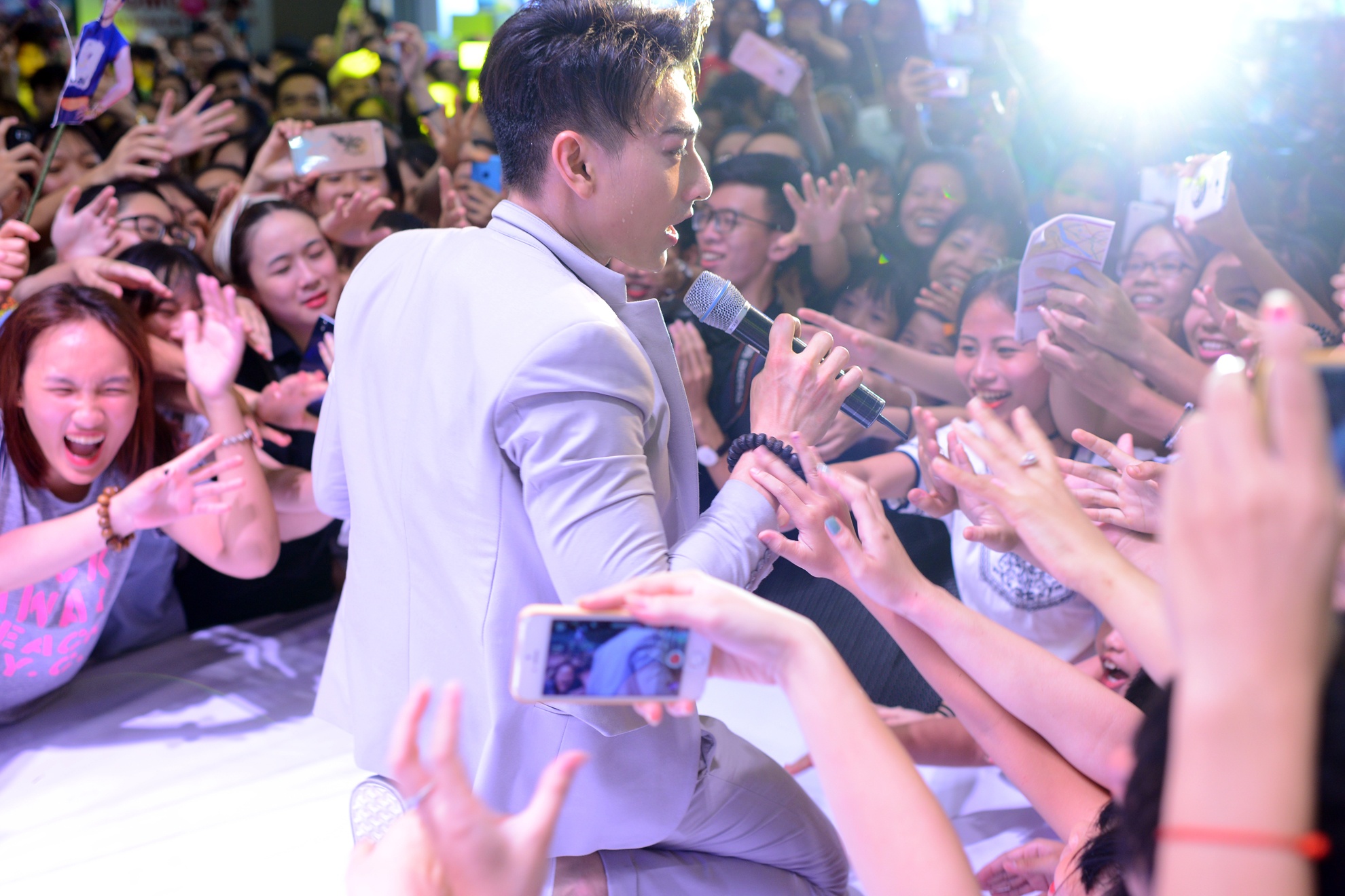 nhom 365 dien lan cuoi tai Ha Noi anh 12