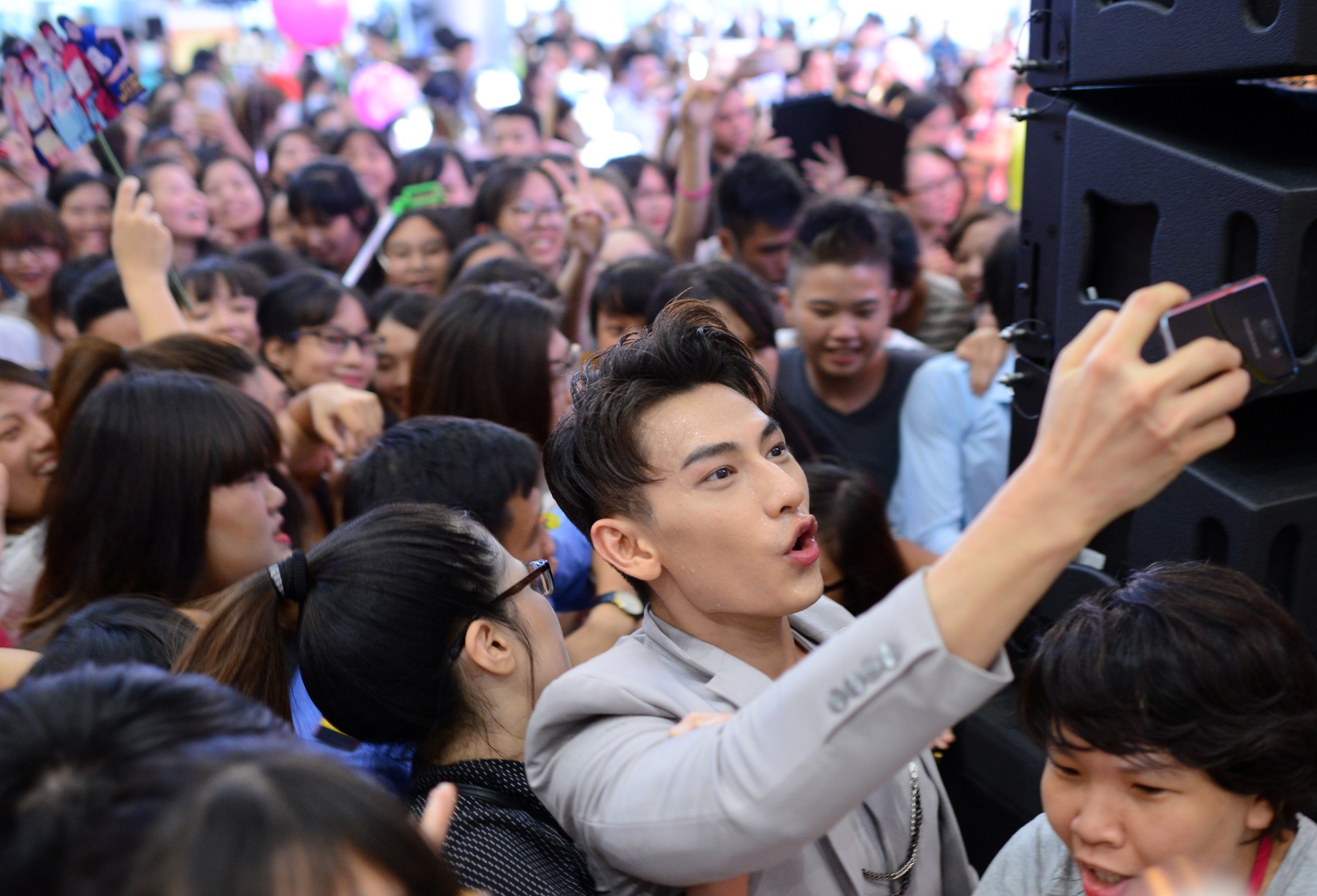 nhom 365 dien lan cuoi tai Ha Noi anh 14