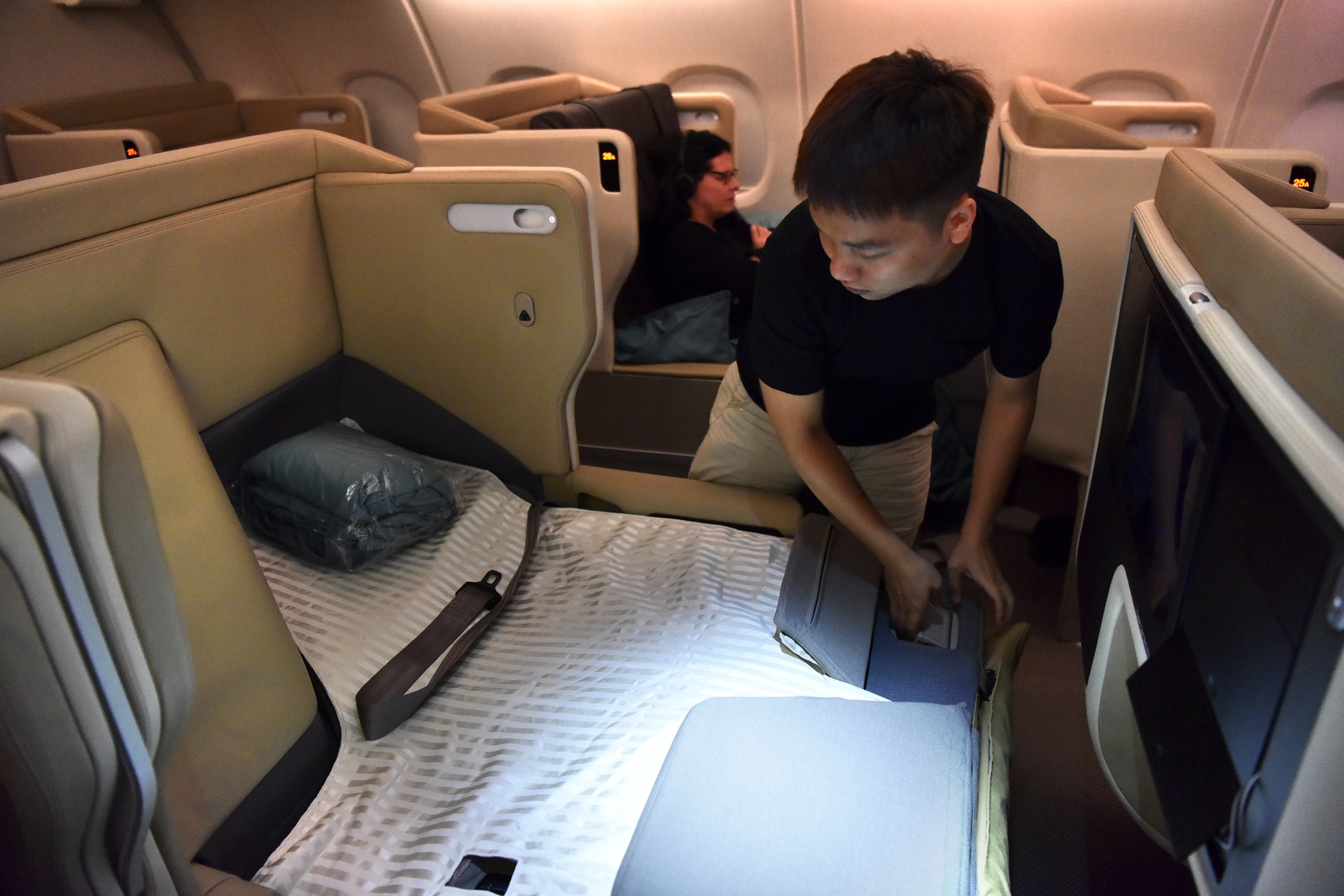 13 gio bay hang thuong gia cua hang hang khong 5 sao hinh anh