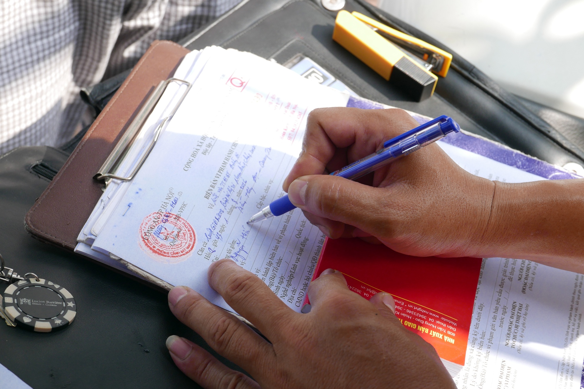 xe cộ vô tư vượt đèn vàng ảnh 11 xe co vo tu vuot den vang anh 11