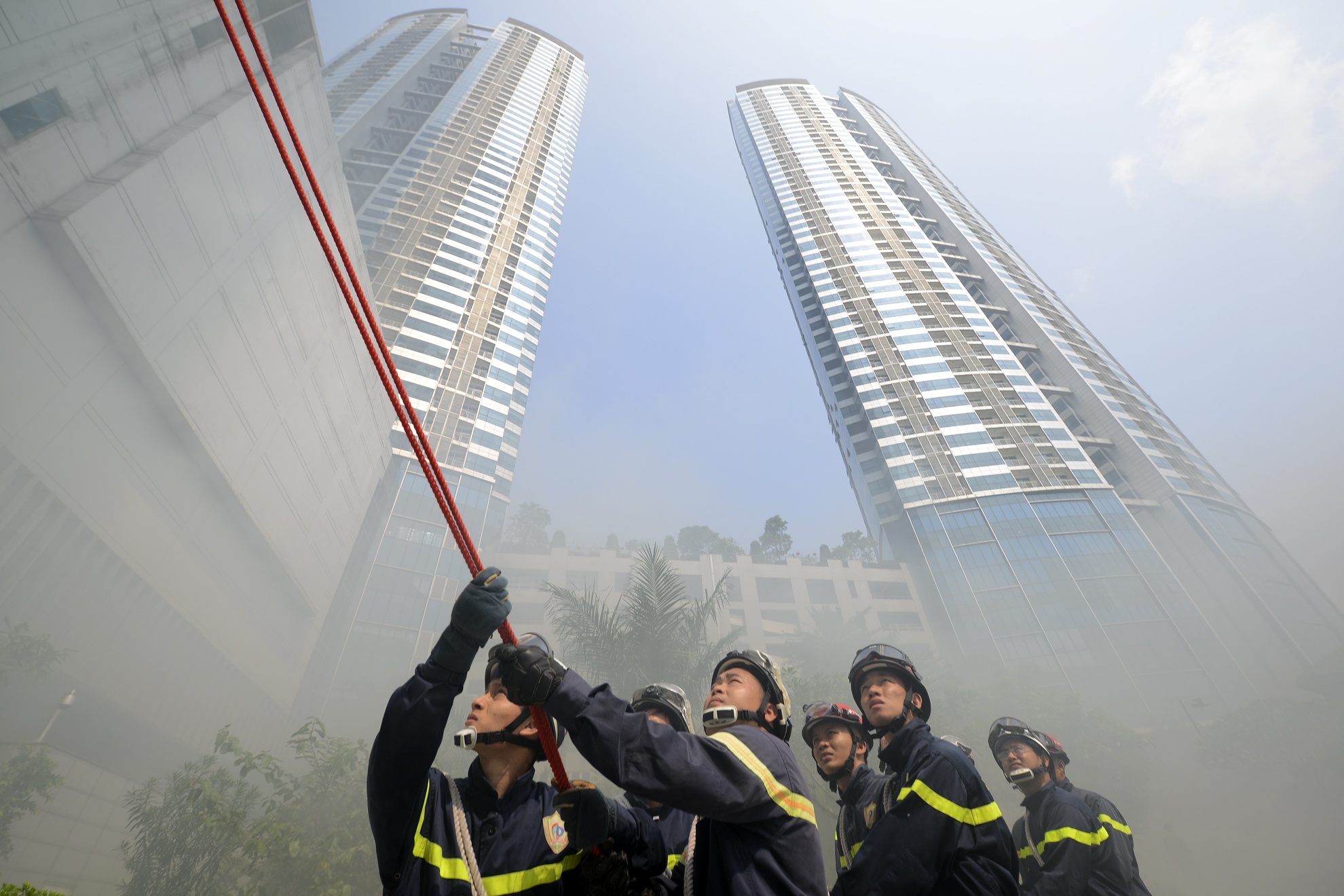 Dien tap chay lon o toa nha Keangnam anh 11