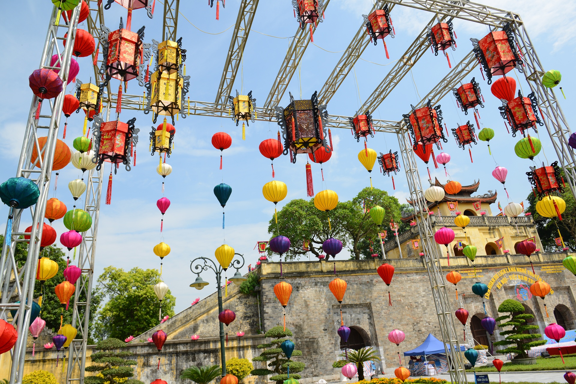 Lien hoan du lich lang nghe anh 16