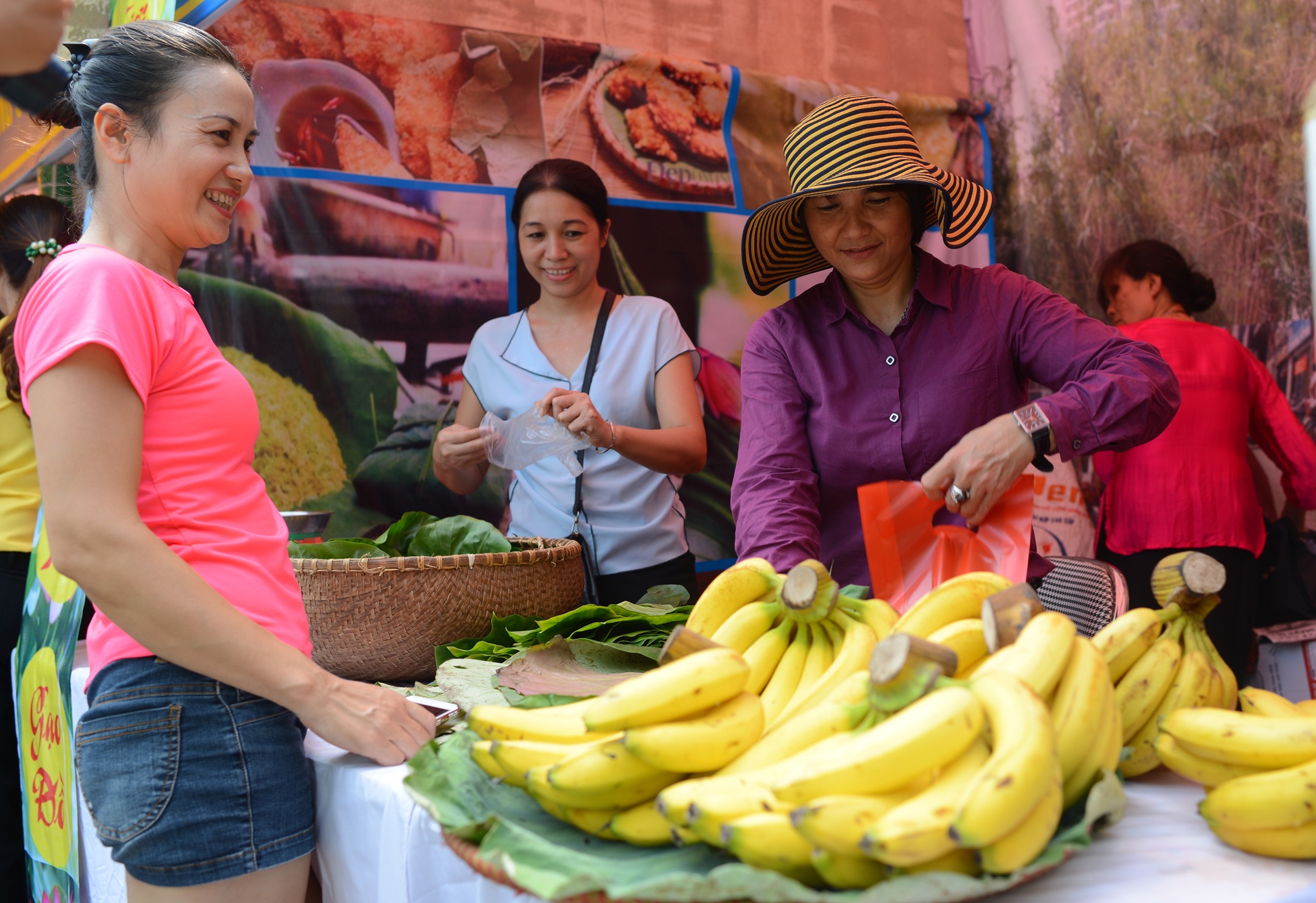 Lien hoan du lich lang nghe anh 12