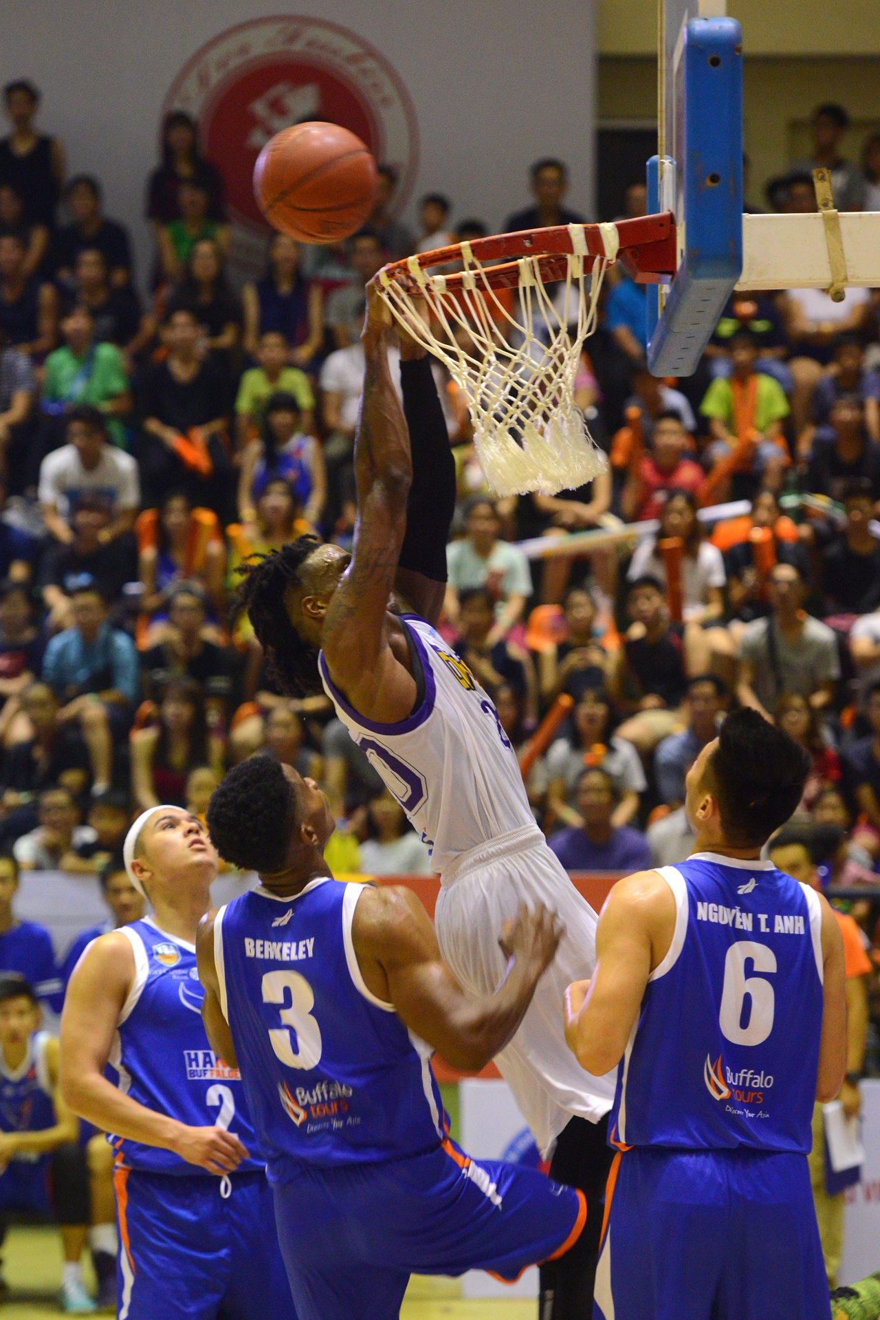 Hà Nội Buffaloes thất thủ trên sân nhà ảnh 11 Ha Noi Buffaloes that thu tren san nha anh 11