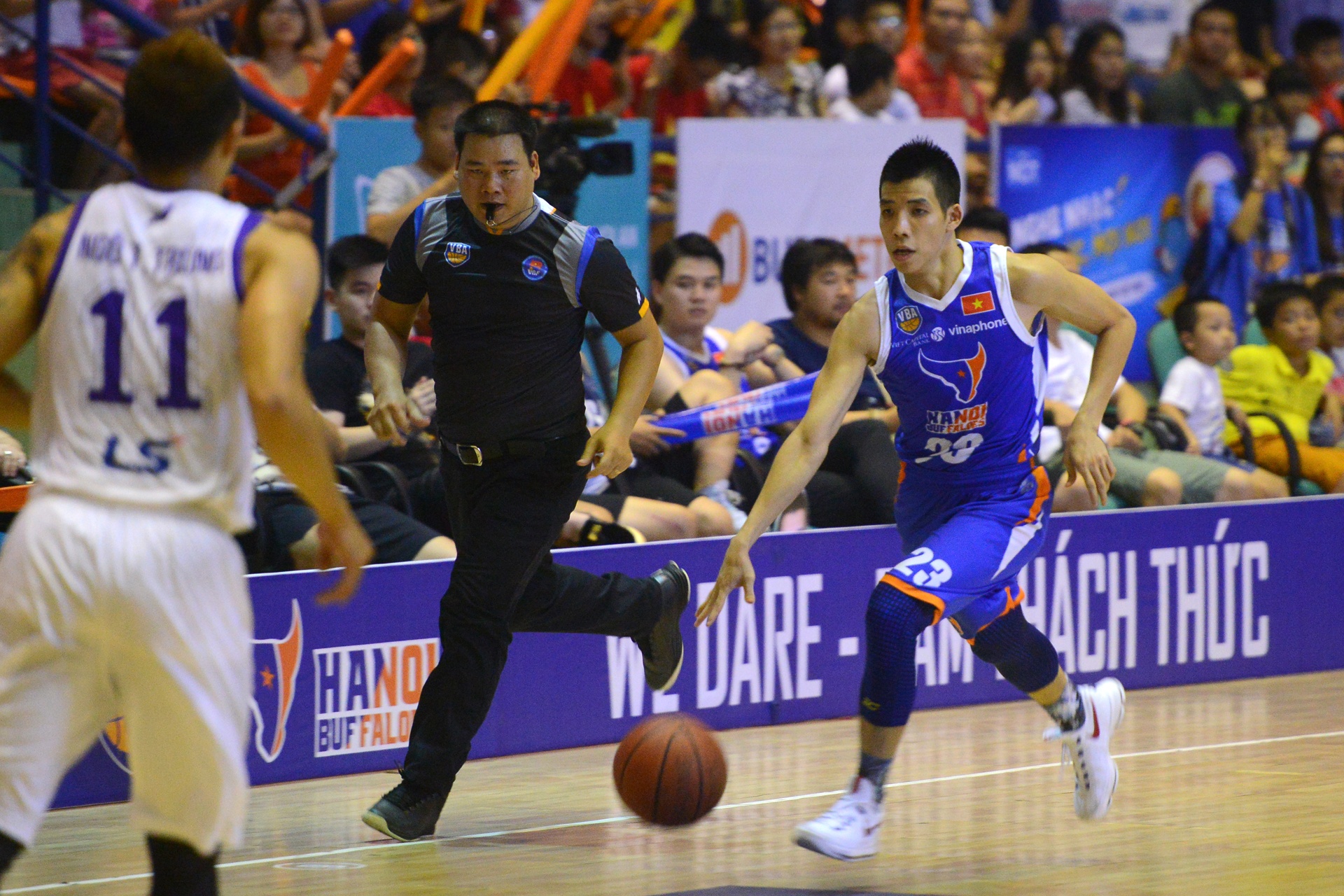 Hà Nội Buffaloes thất thủ trên sân nhà ảnh 1 Ha Noi Buffaloes that thu tren san nha anh 1