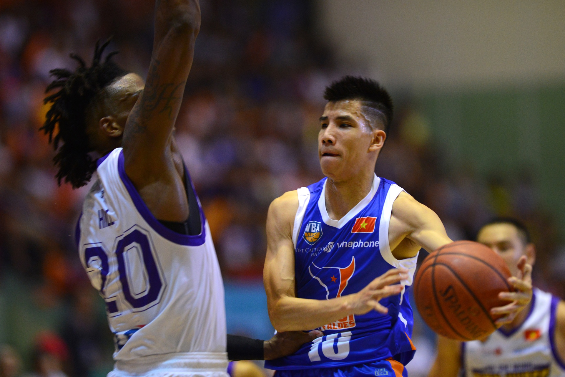 Ha Noi Buffaloes thua HCM City Wings tren san nha hinh anh