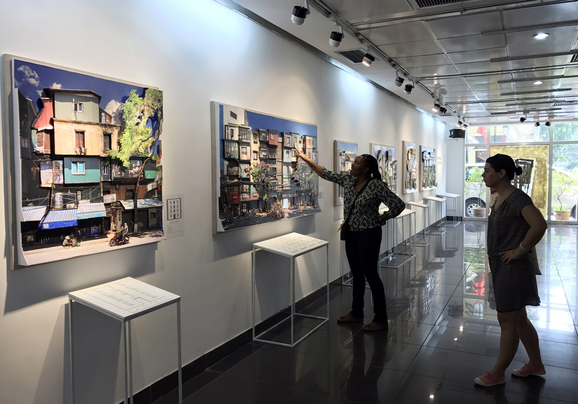 Trien lam Thay hinh doi mat anh 1