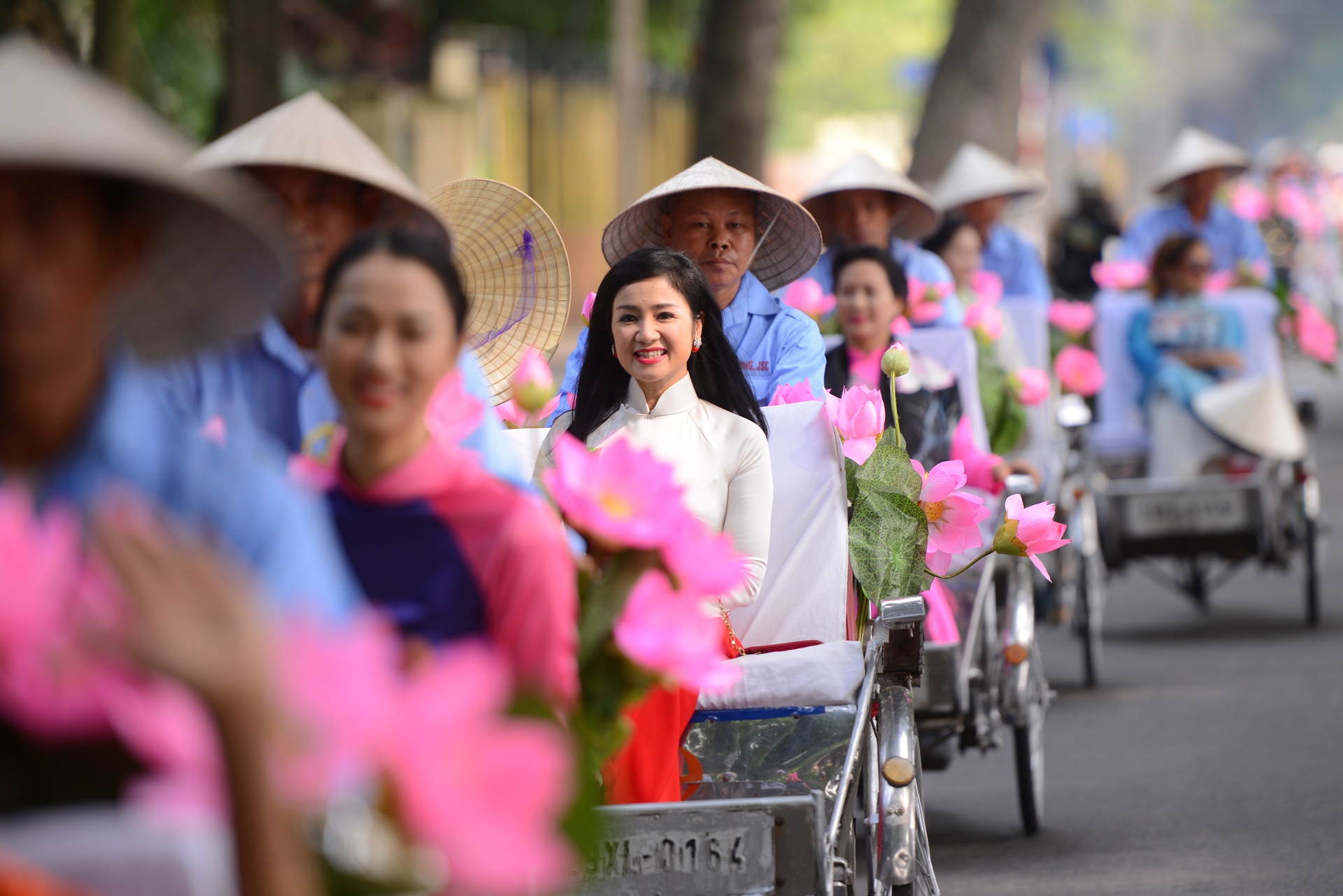 dieu hanh ao dai o Ha Noi anh 4