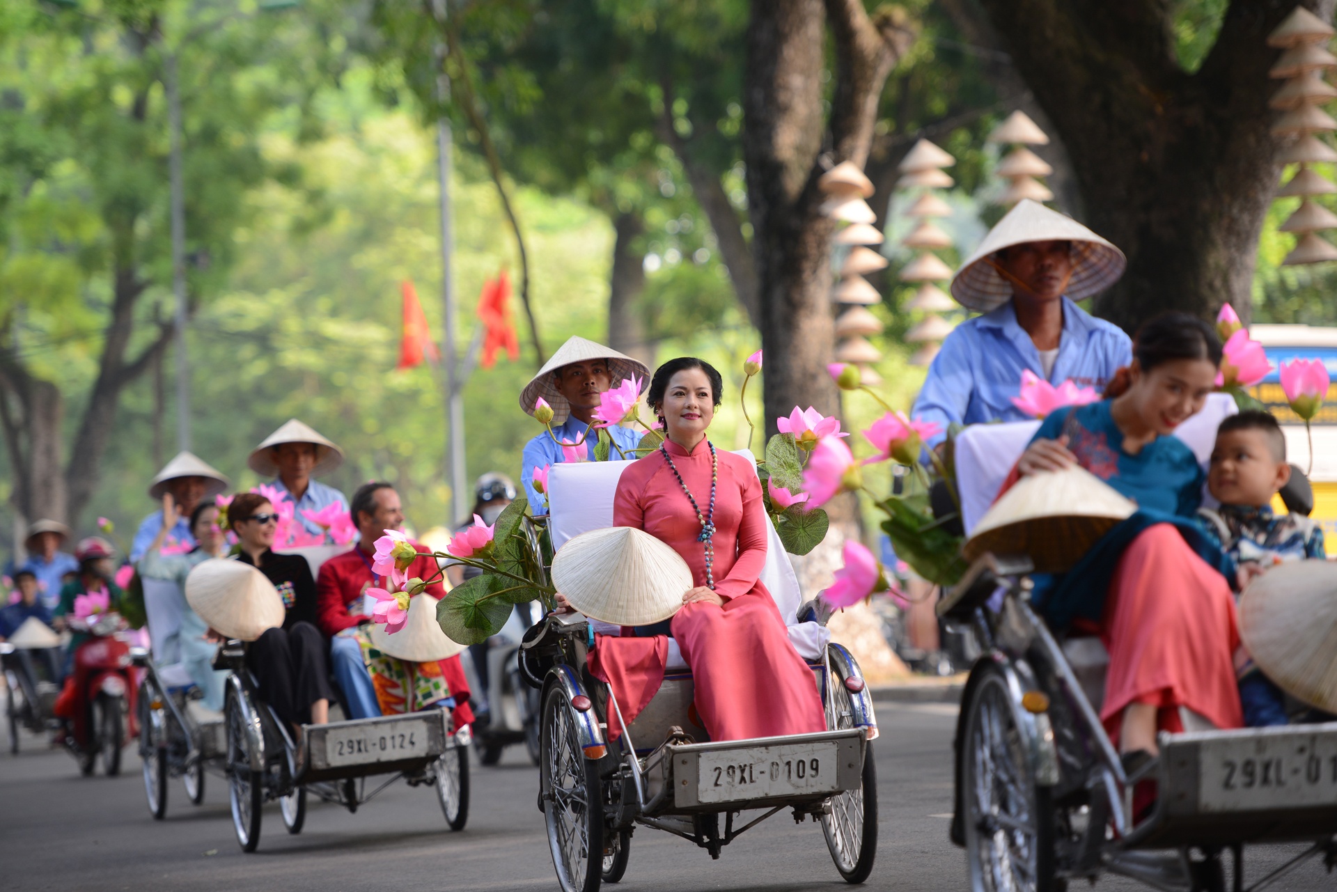 dieu hanh ao dai o Ha Noi anh 3