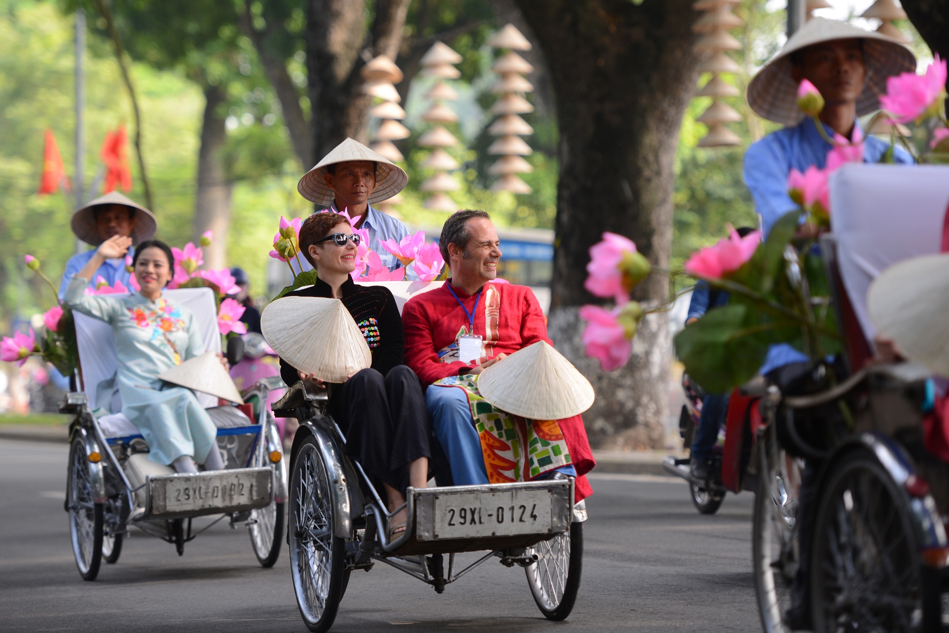 dieu hanh ao dai o Ha Noi anh 6
