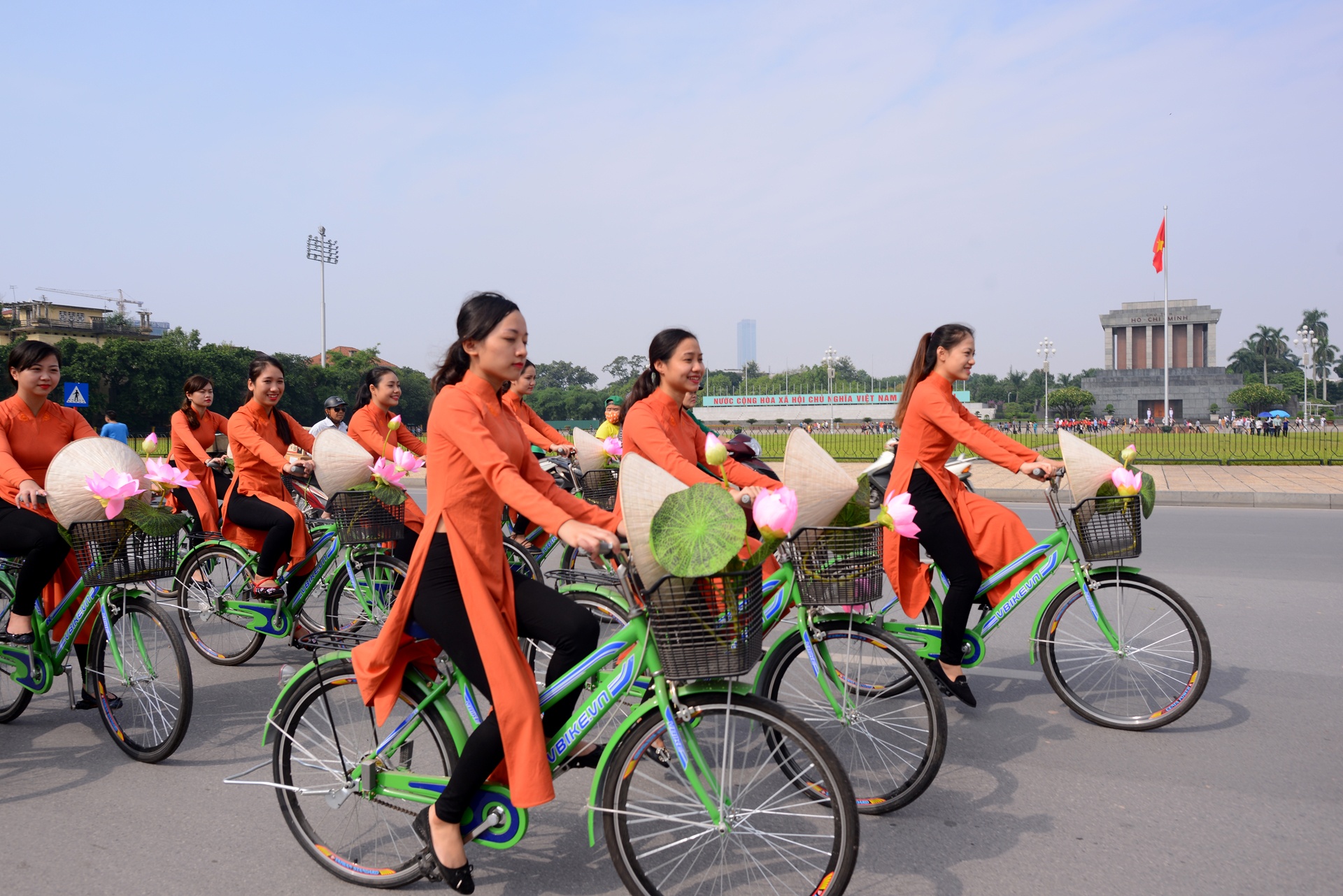 dieu hanh ao dai o Ha Noi anh 8